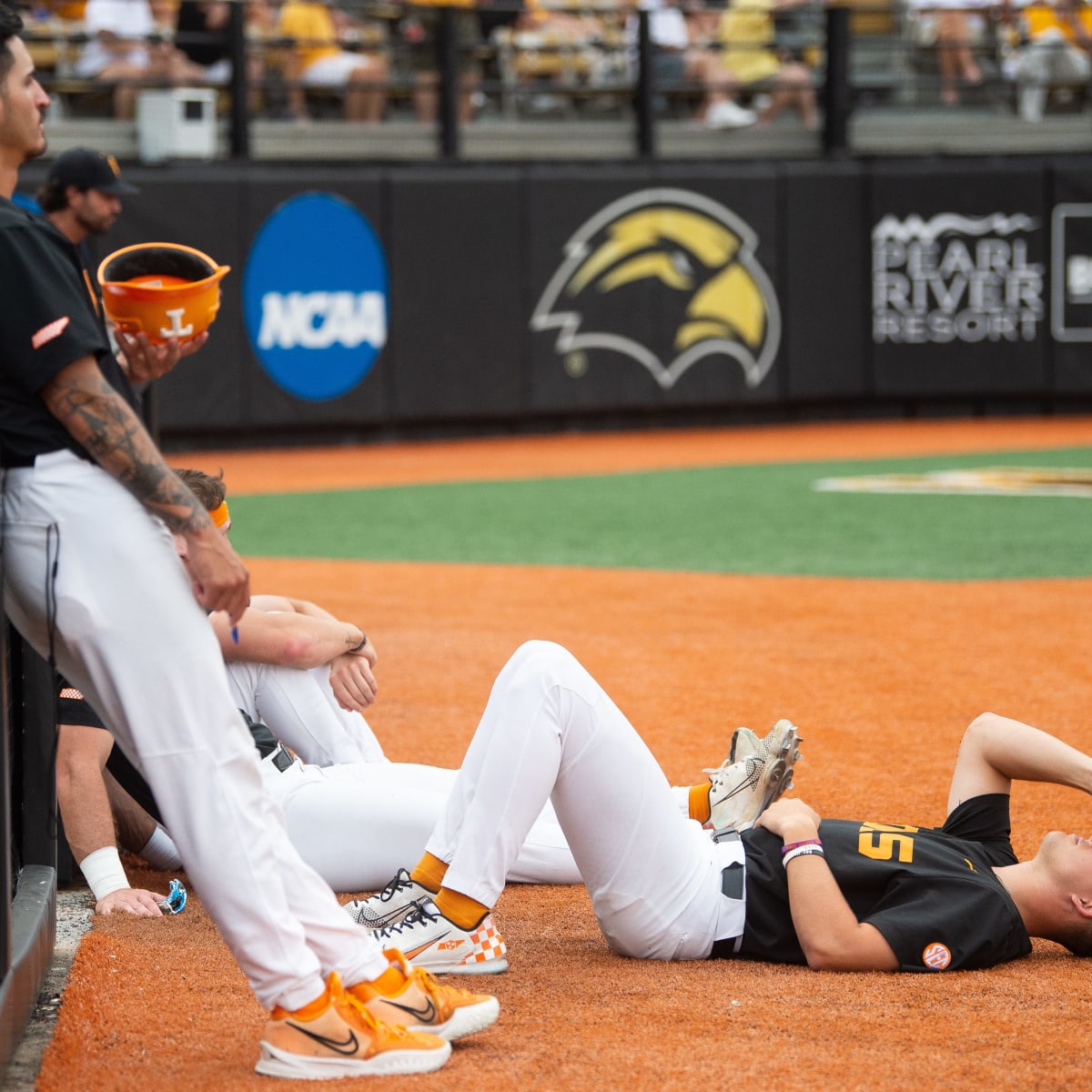 Southern Miss jumps to 4-0 lead over Tennessee before Game 1 is