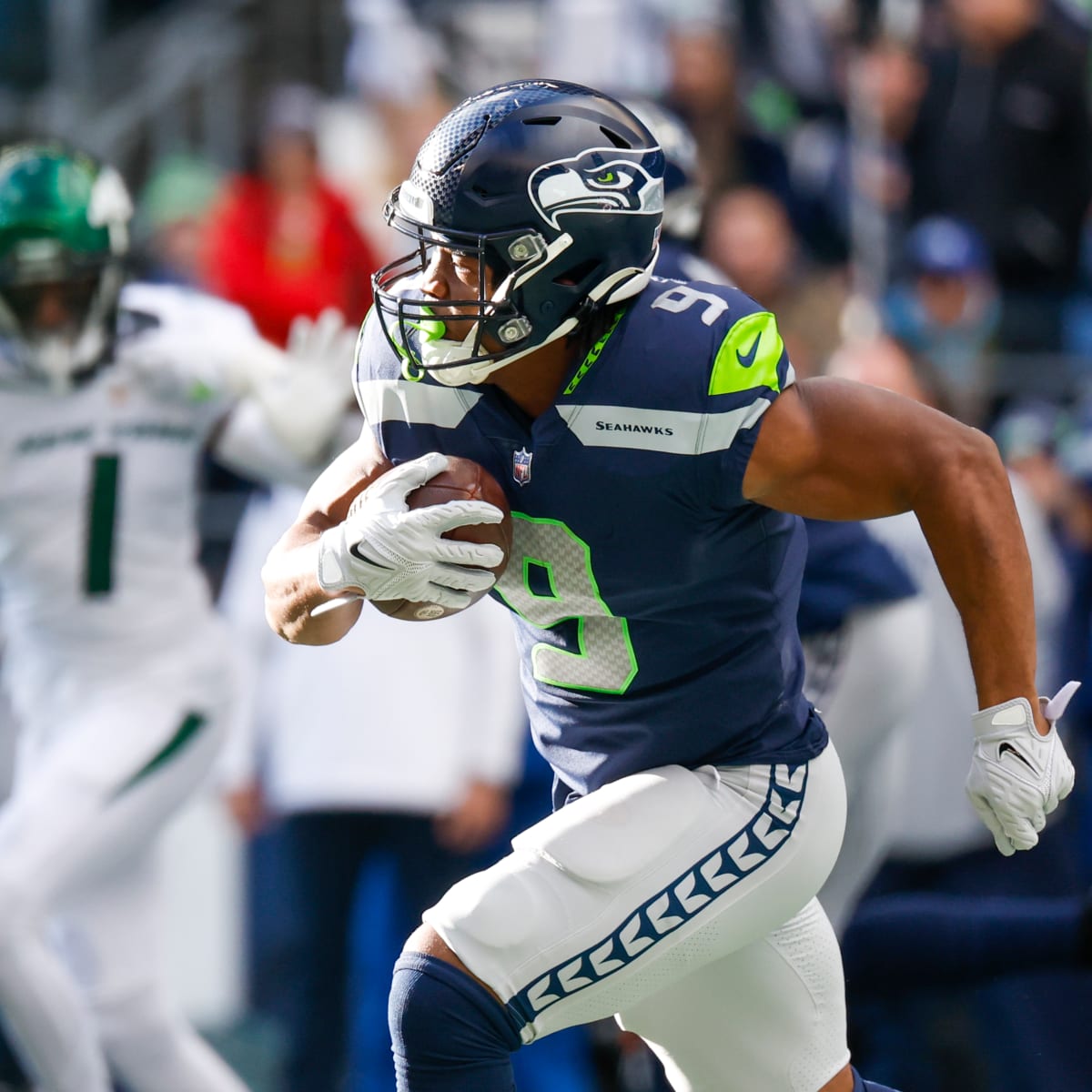 Pre-Snap Reads 8/3: Kenneth Walker a stand-out at Seahawks camp