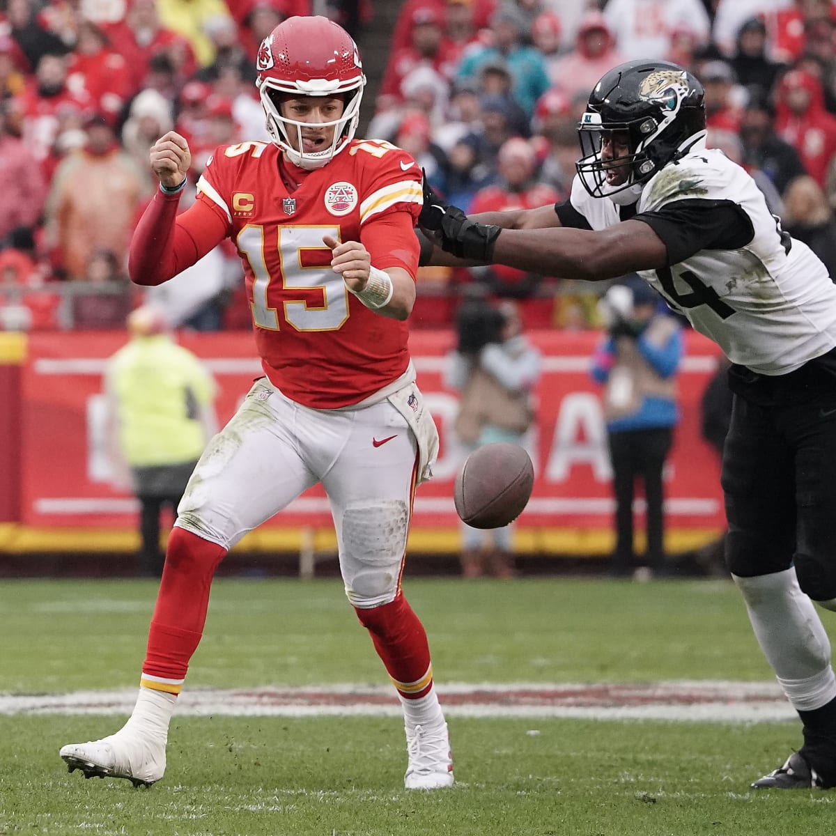 Patrick Mahomes Hits Practice Field with Sprained Ankle Doing