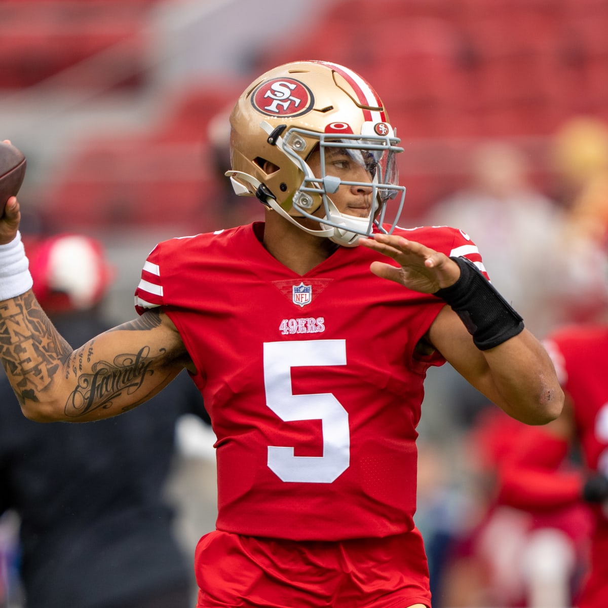 San Francisco 49ers' Jimmy Garoppolo advising Trey Lance to try to