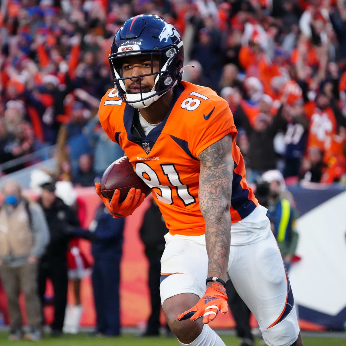 Broncos receiver Tim Patrick carted off field with right leg