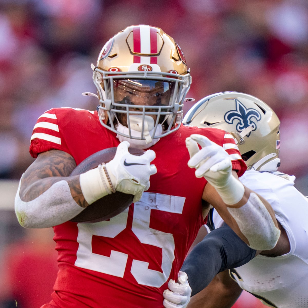 San Francisco 49ers running back Elijah Mitchell (25) warms up