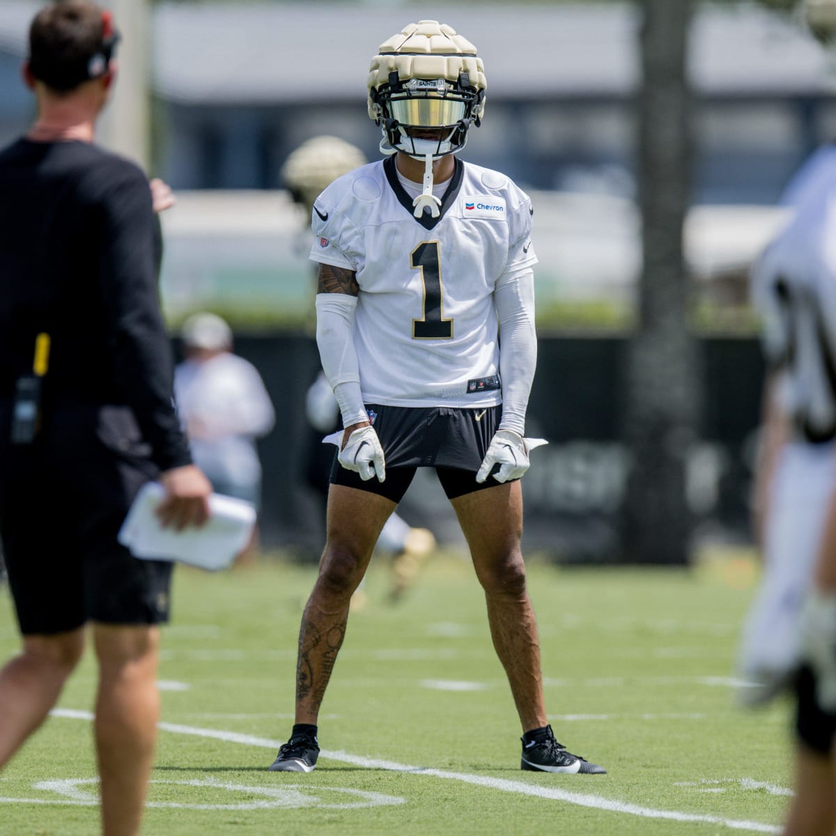 New Orleans Saints rookie cornerback Alontae Taylor taking hands