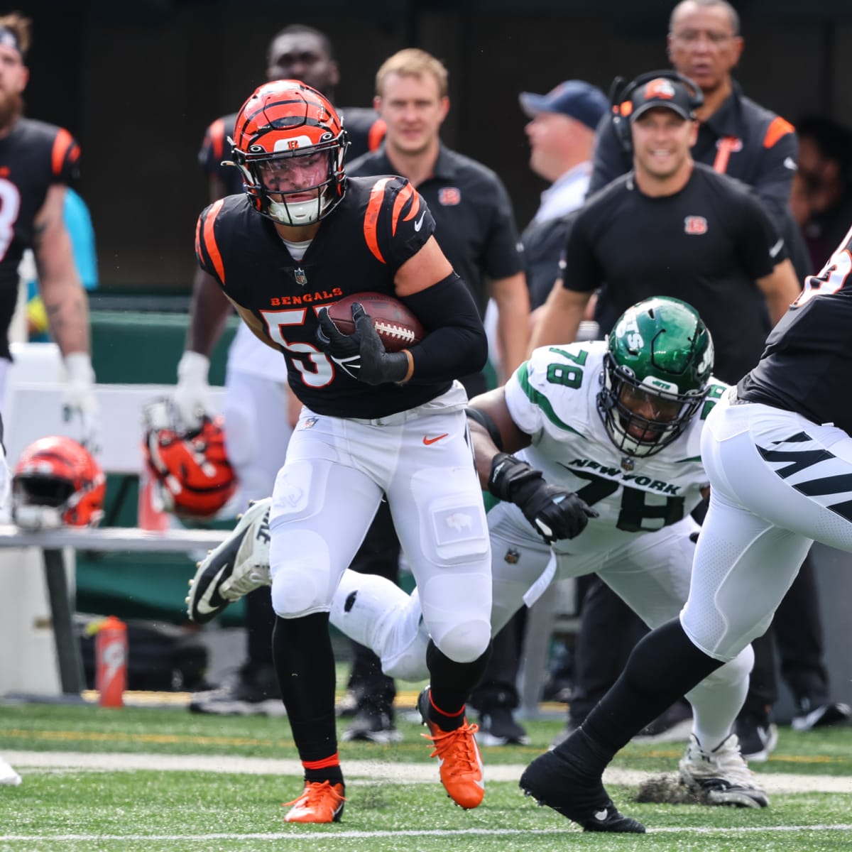 Cincinnati Bengals linebacker Logan Wilson (55) lines up for the snap  during an NFL football game against the Miami Dolphins on Thursday,  September 29, 2022, in Cincinnati. (AP Photo/Matt Patterson Stock Photo -  Alamy