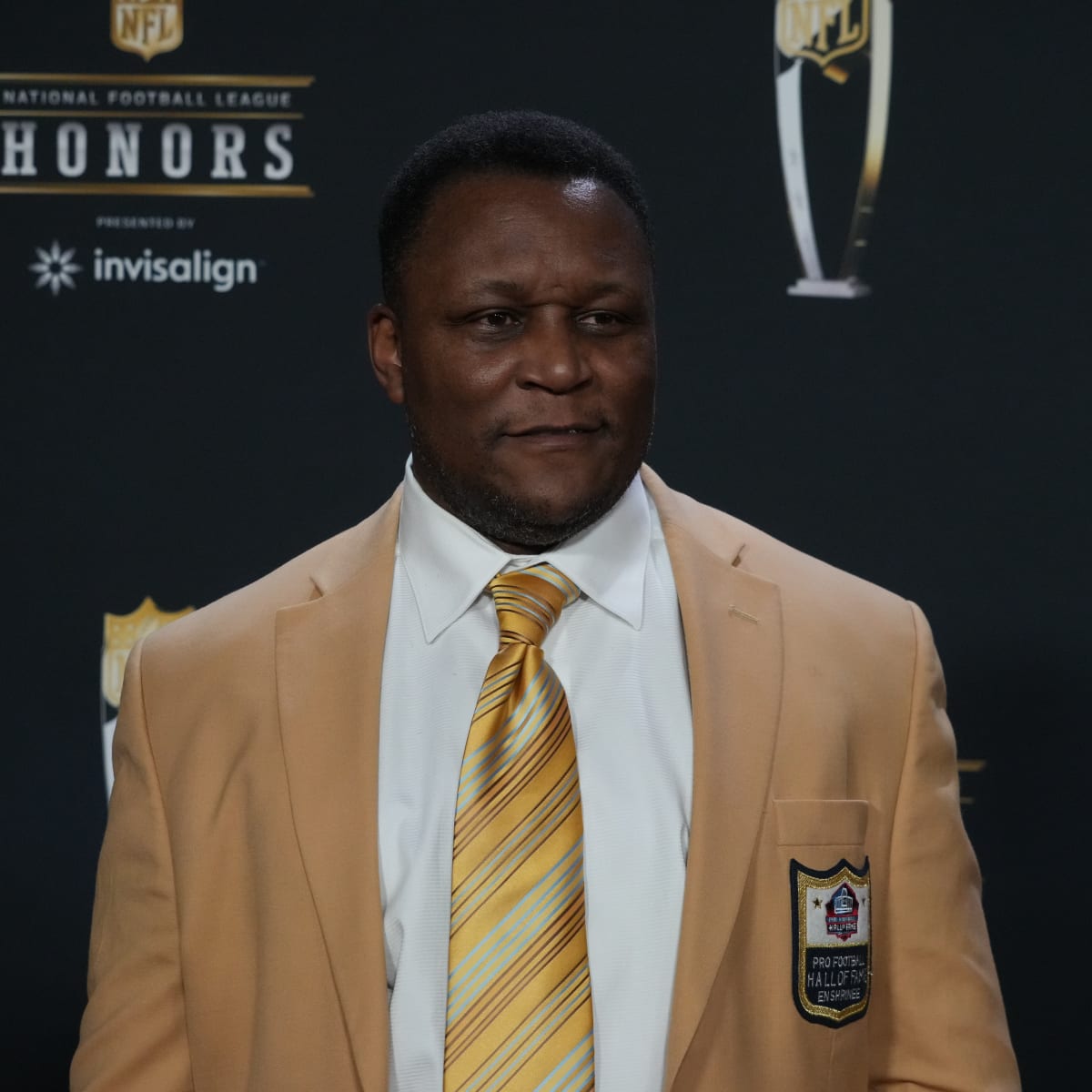 Detroit Lions Unveil Statue To Honor 1988 Heisman Winner Barry Sanders -  Heisman