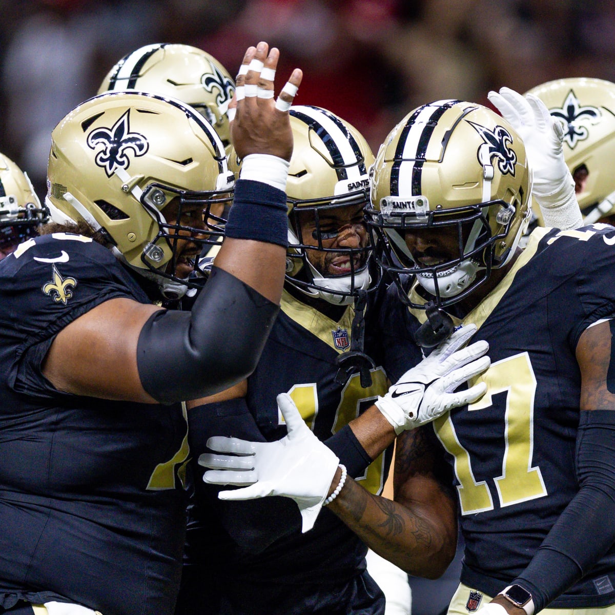 Derek Carr throws a TD pass in his Saints debut, a 26-24 preseason