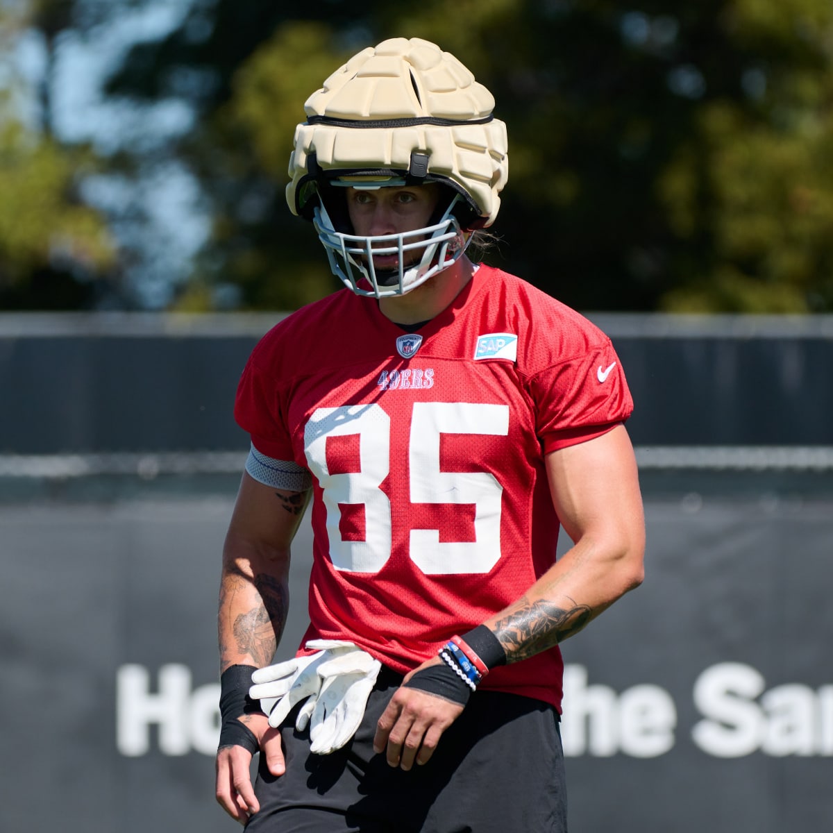 George Kittle's helmet: Why is it different from what other NFL players  wear?