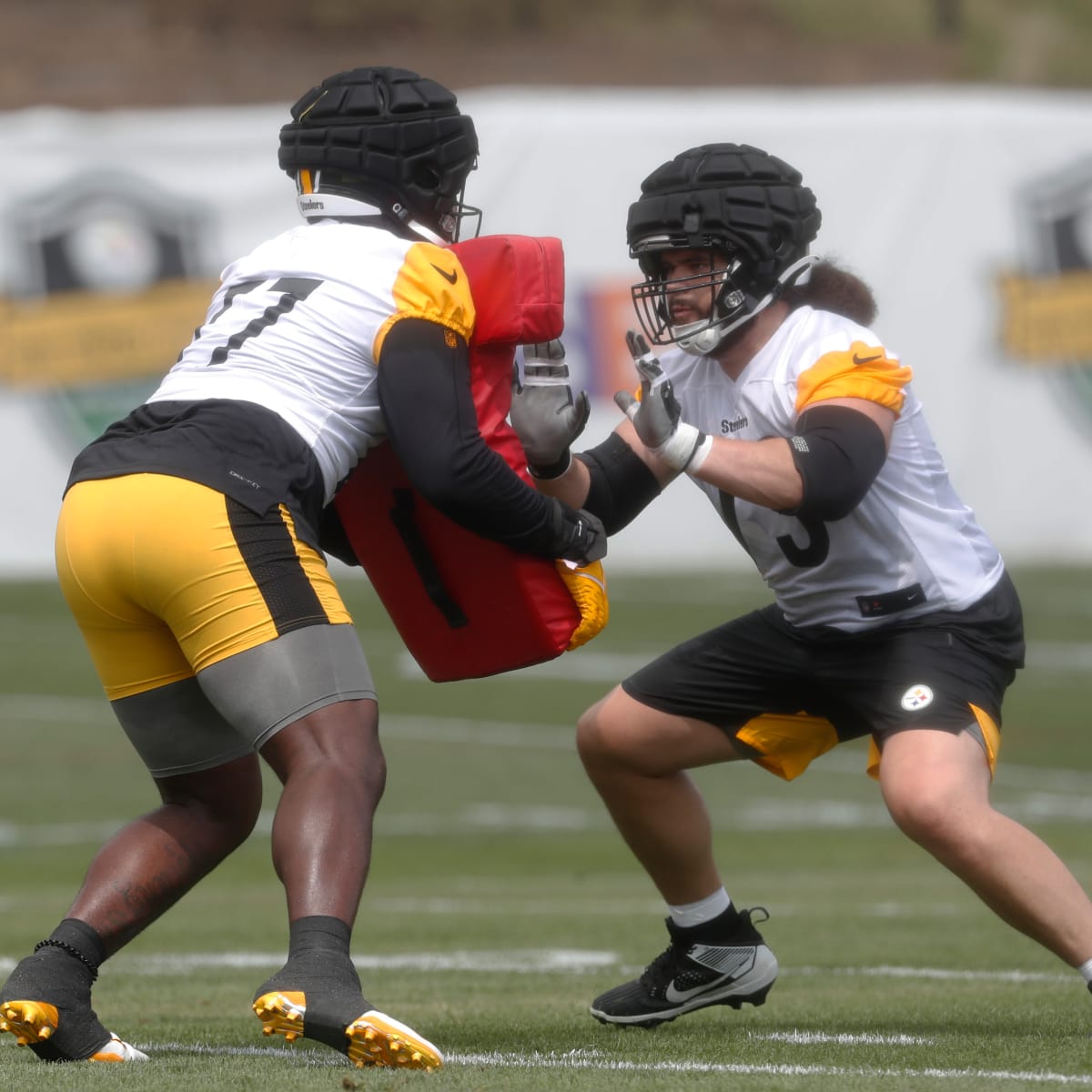 Gallery: Steelers Debut New Practice Uniforms at Camp