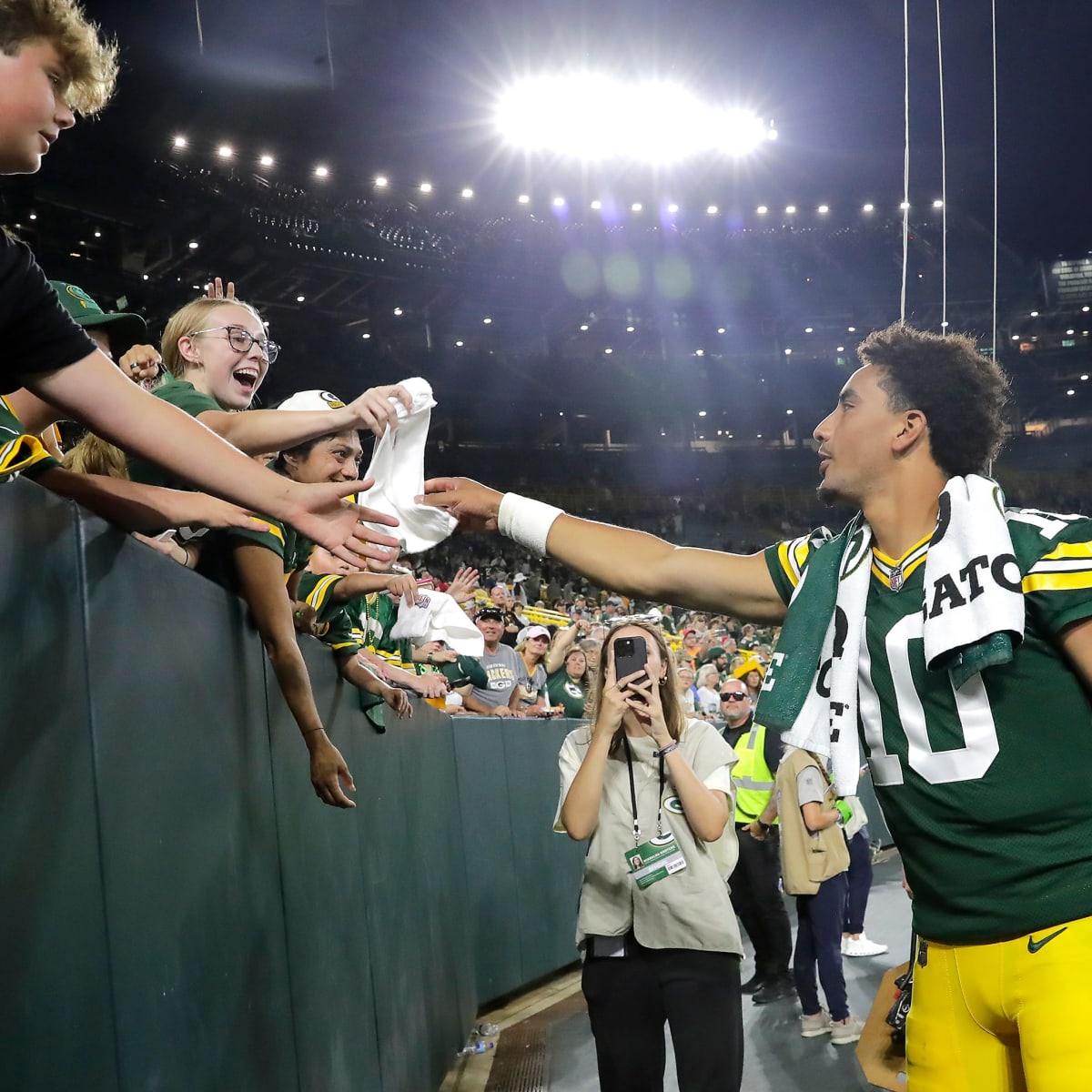 Packers QB Jordan Love, RB Aaron Jones impressive at training camp