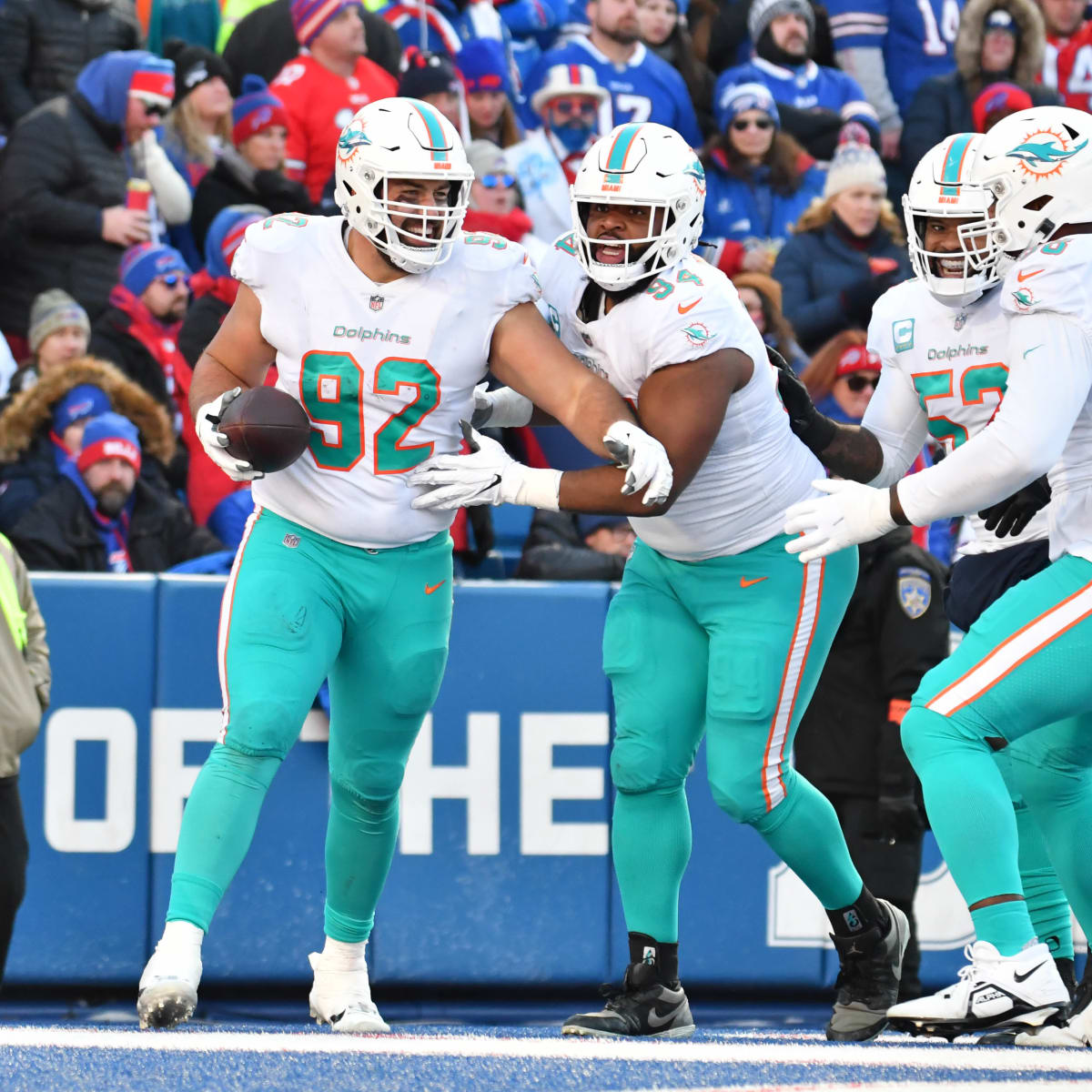 Dolphins reach agreement on extension with DL Zach Sieler - A to Z Sports