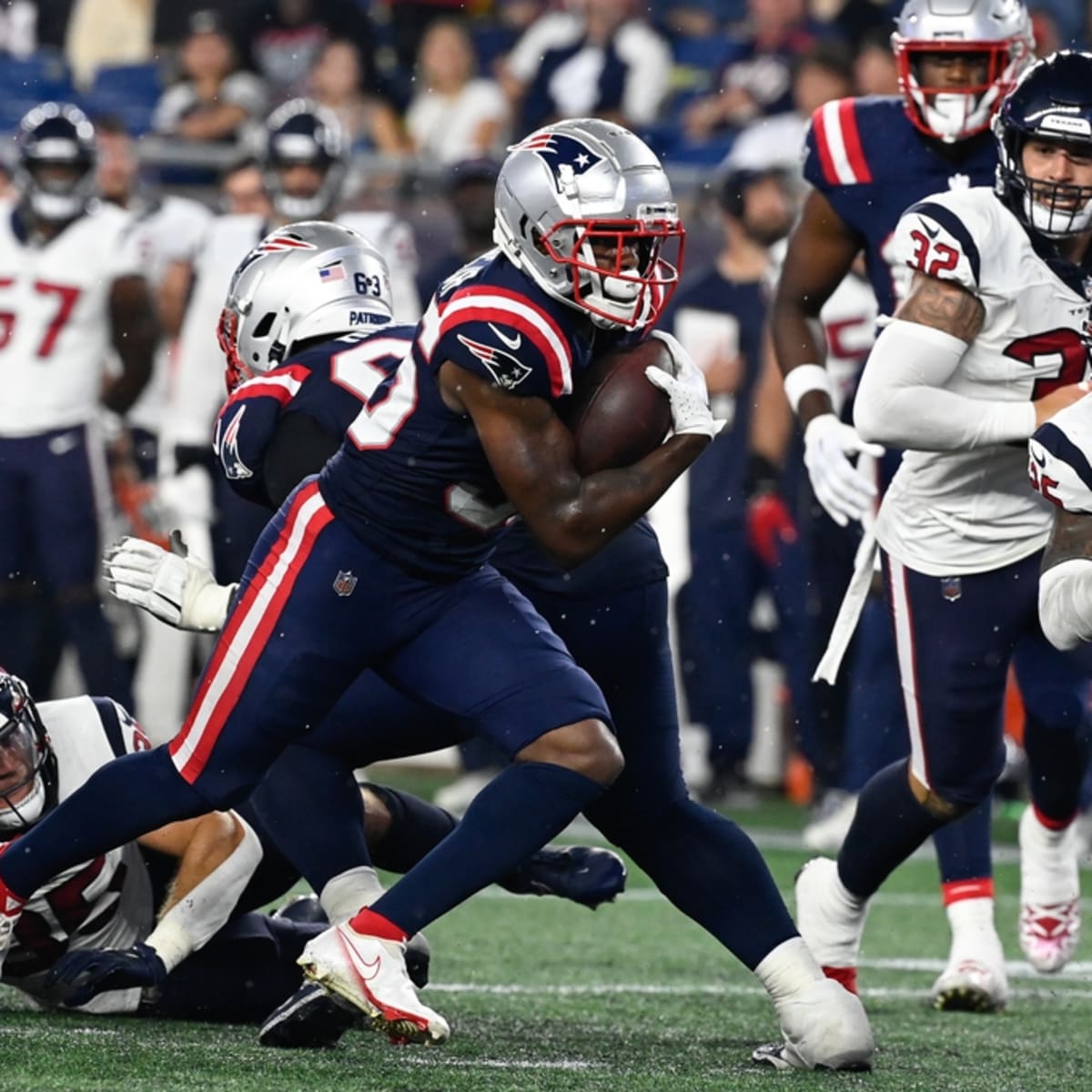 Browns trade for Patriots RB Pierre Strong Jr. to fill need - A to