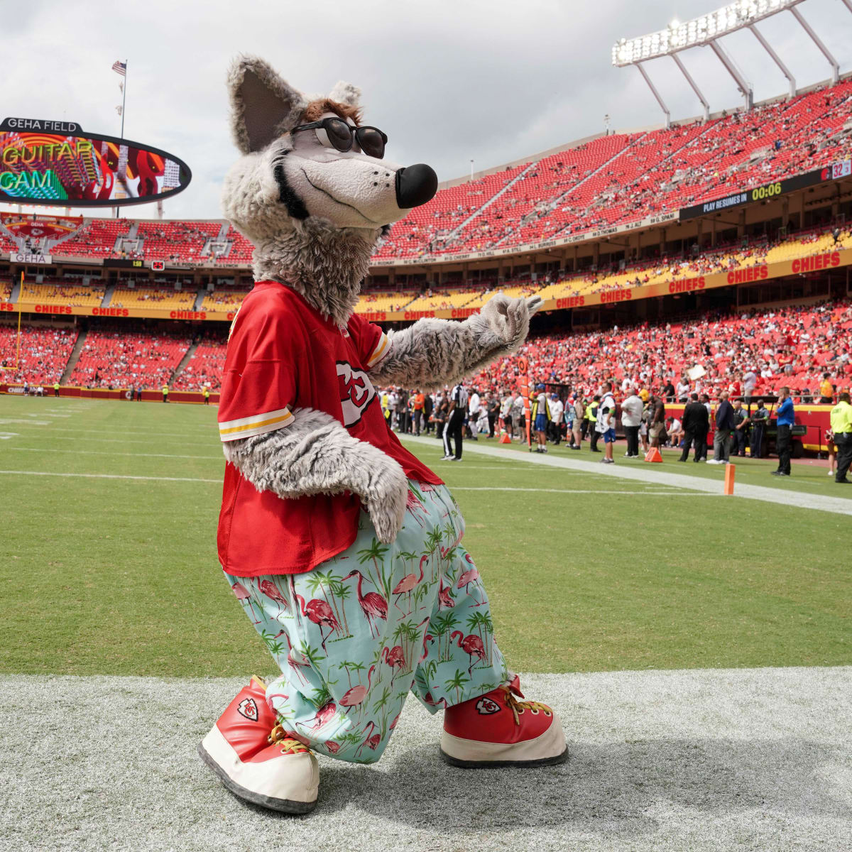 KC Chiefs mascot hurt during practice at Arrowhead