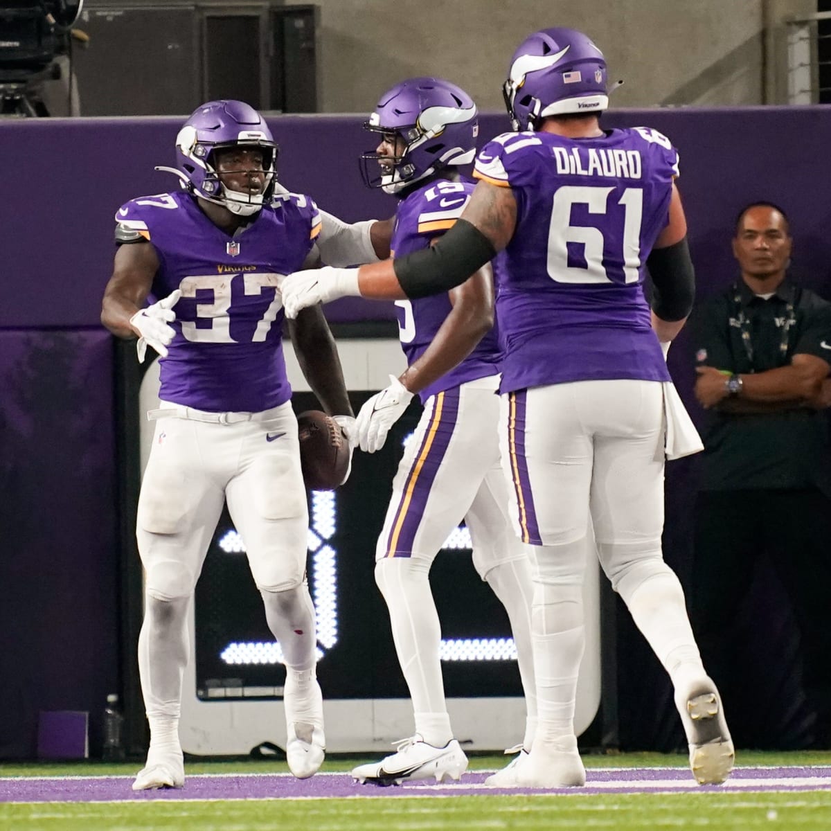 Ty Chandler vs DeWayne McBride: Who'll Be Vikings' RB2?