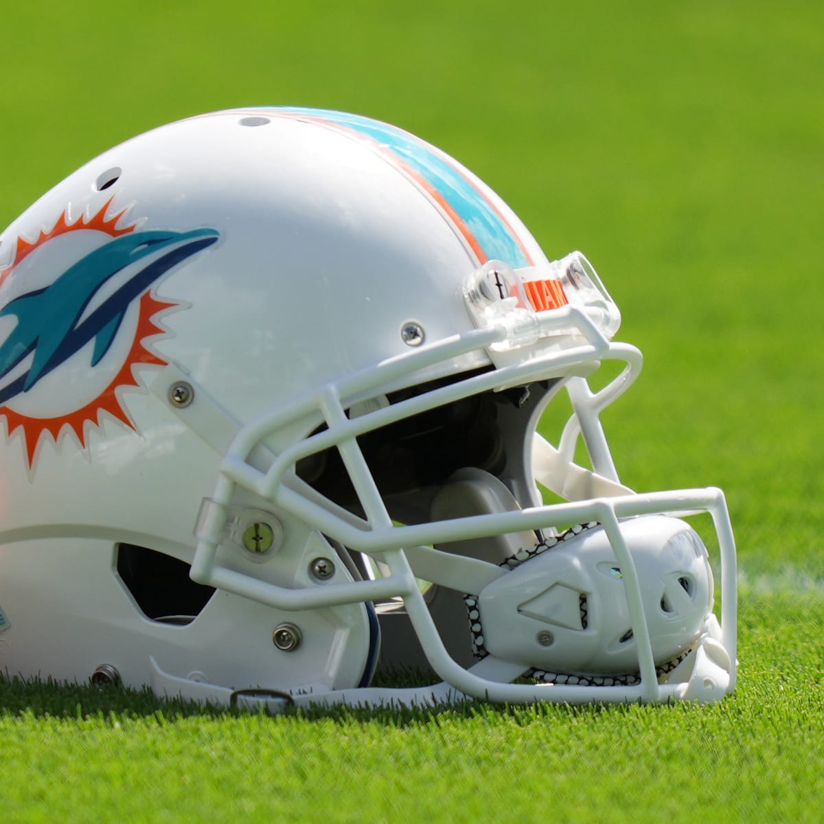 Dolphins RB Jeff Wilson Jr. will start season on injured reserve