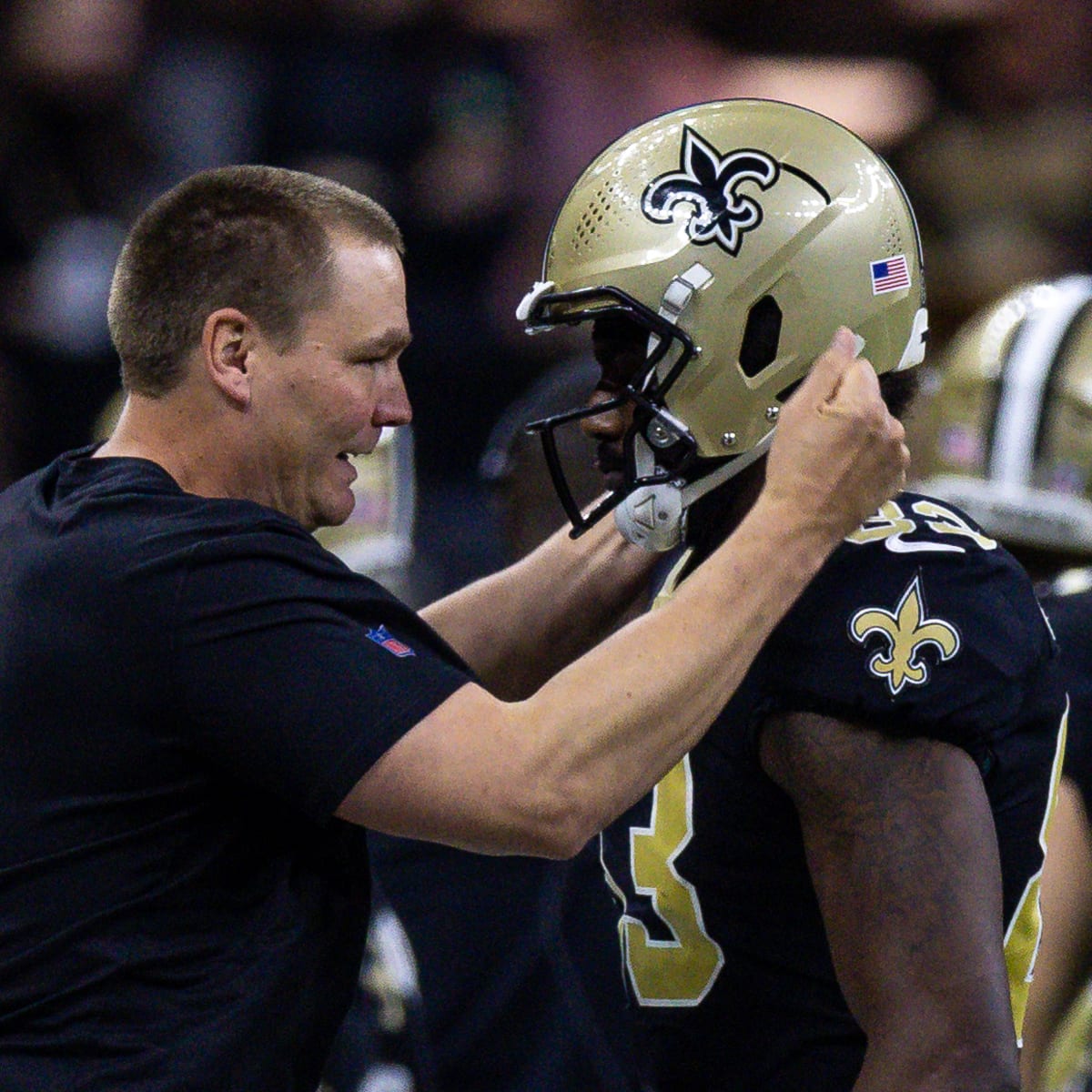 New Orleans Saints tight end Juwan Johnson (83) warms up before an