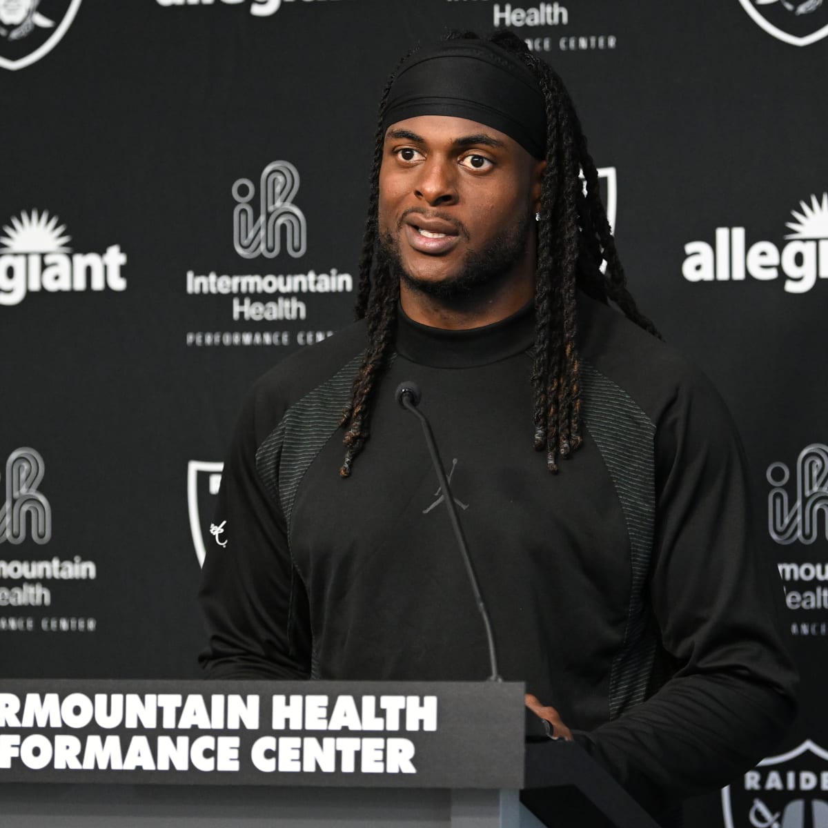 Raiders' Davante Adams Hypes Up Rookie Aidan O'Connell