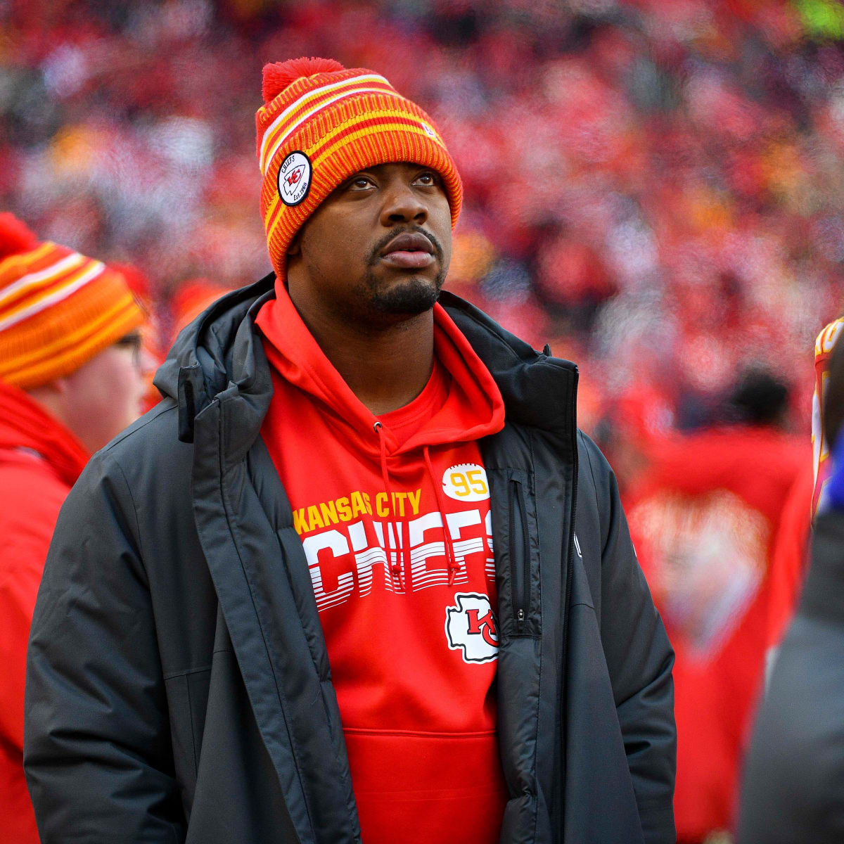 Holdout Chris Jones attends Chiefs game, watches from suite