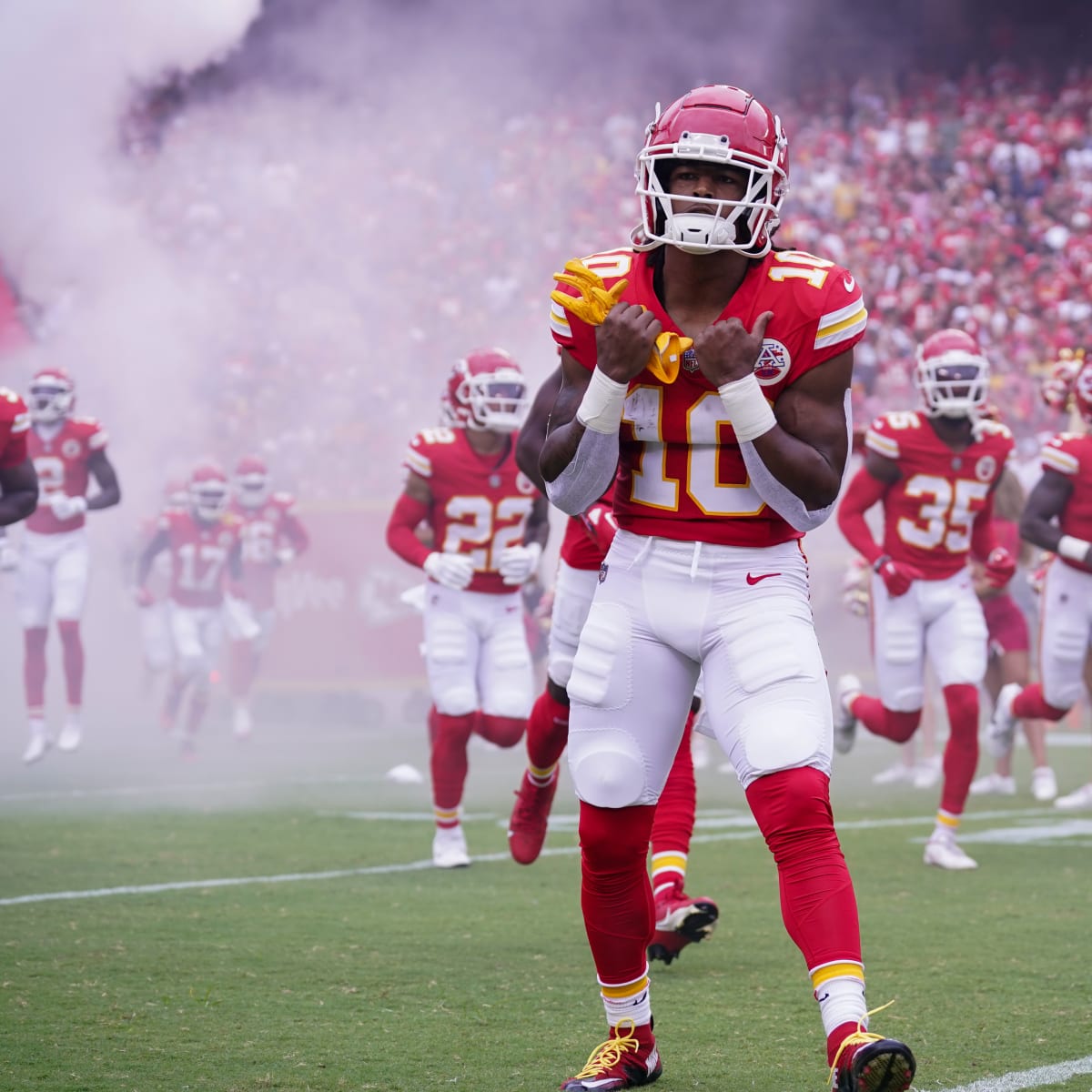 Isiah Pacheco injury: Chiefs RB hobbles off field in Week 1 vs. Lions, but  returns to game - DraftKings Network