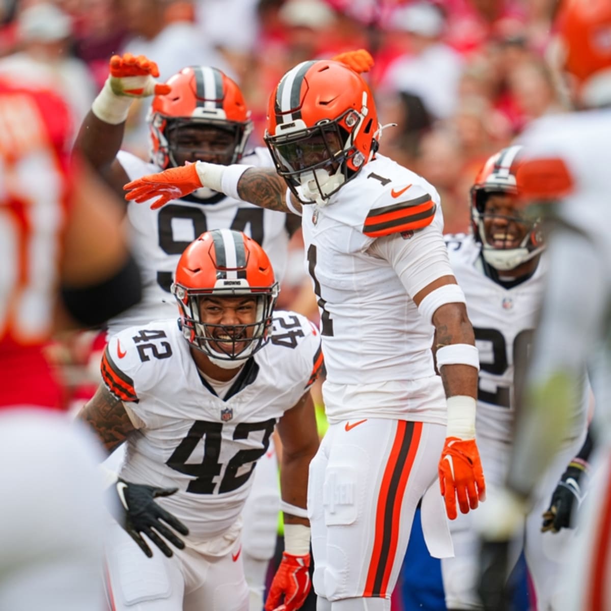 Browns' Nick Chubb Clears Concussion Protocol, Returns to Practice