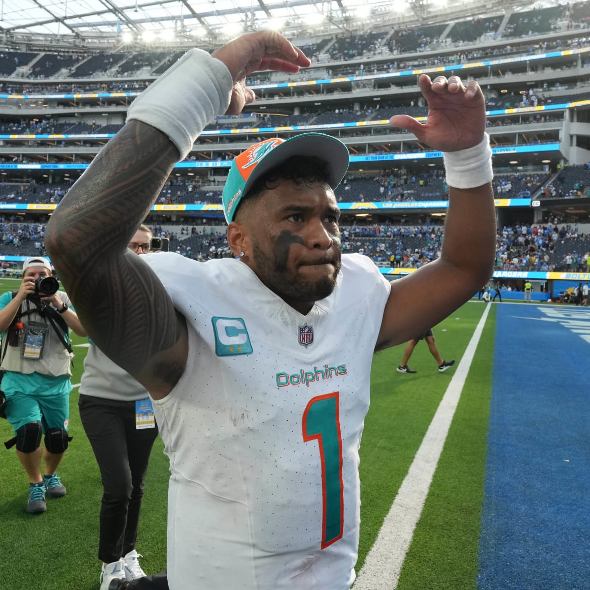 Miami Dolphins RB De'Von Achane named AFC Offensive Player of the