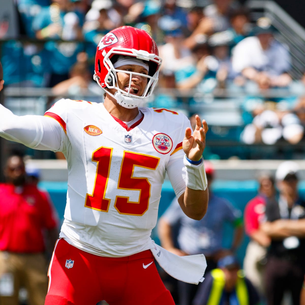 Patrick Mahomes will earn $210 million from now until 2026 in restructured  deal with Chiefs