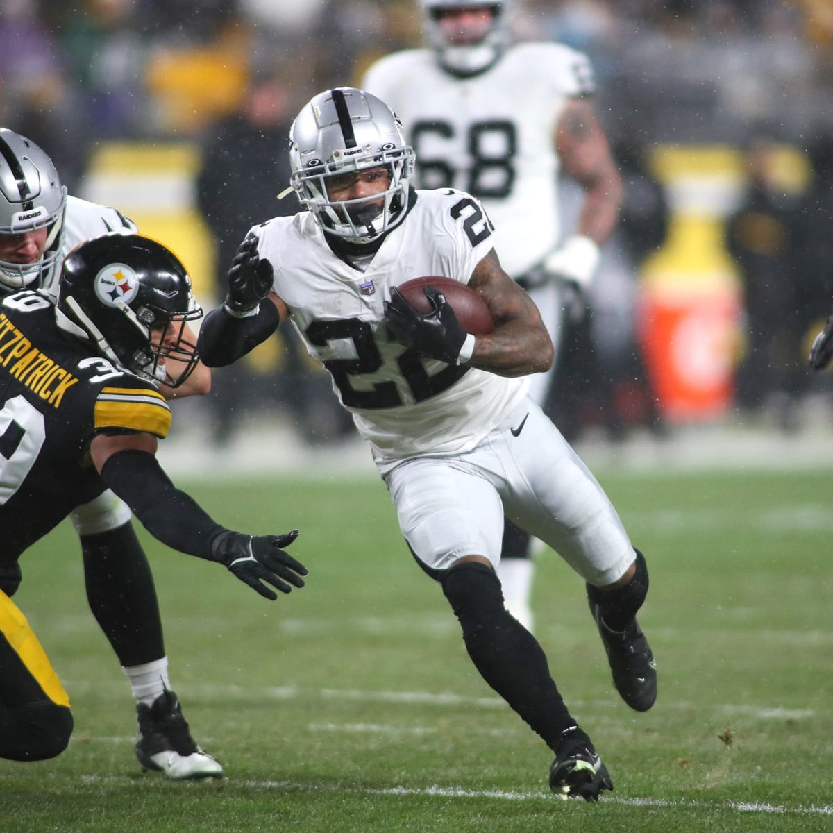 Raiders, Steelers injury report: Davante Adams, Jakobi Meyers both