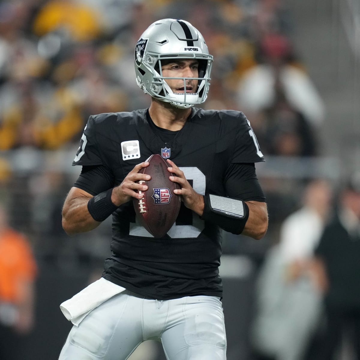 Raiders' QB Jimmy Garoppolo involved in injury just before