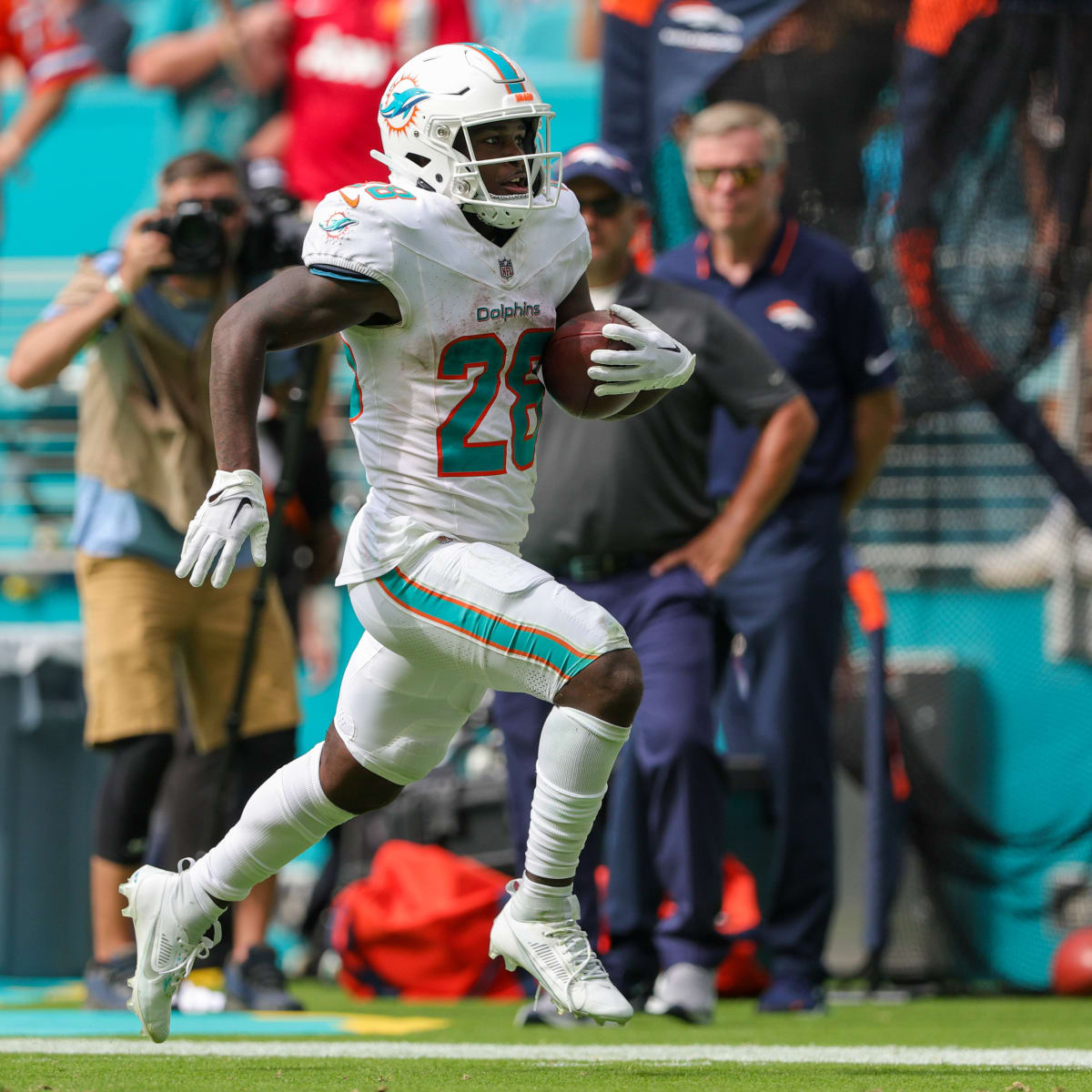 Dolphins RB De'Von Achane named Week 3 AFC Offensive Player of the