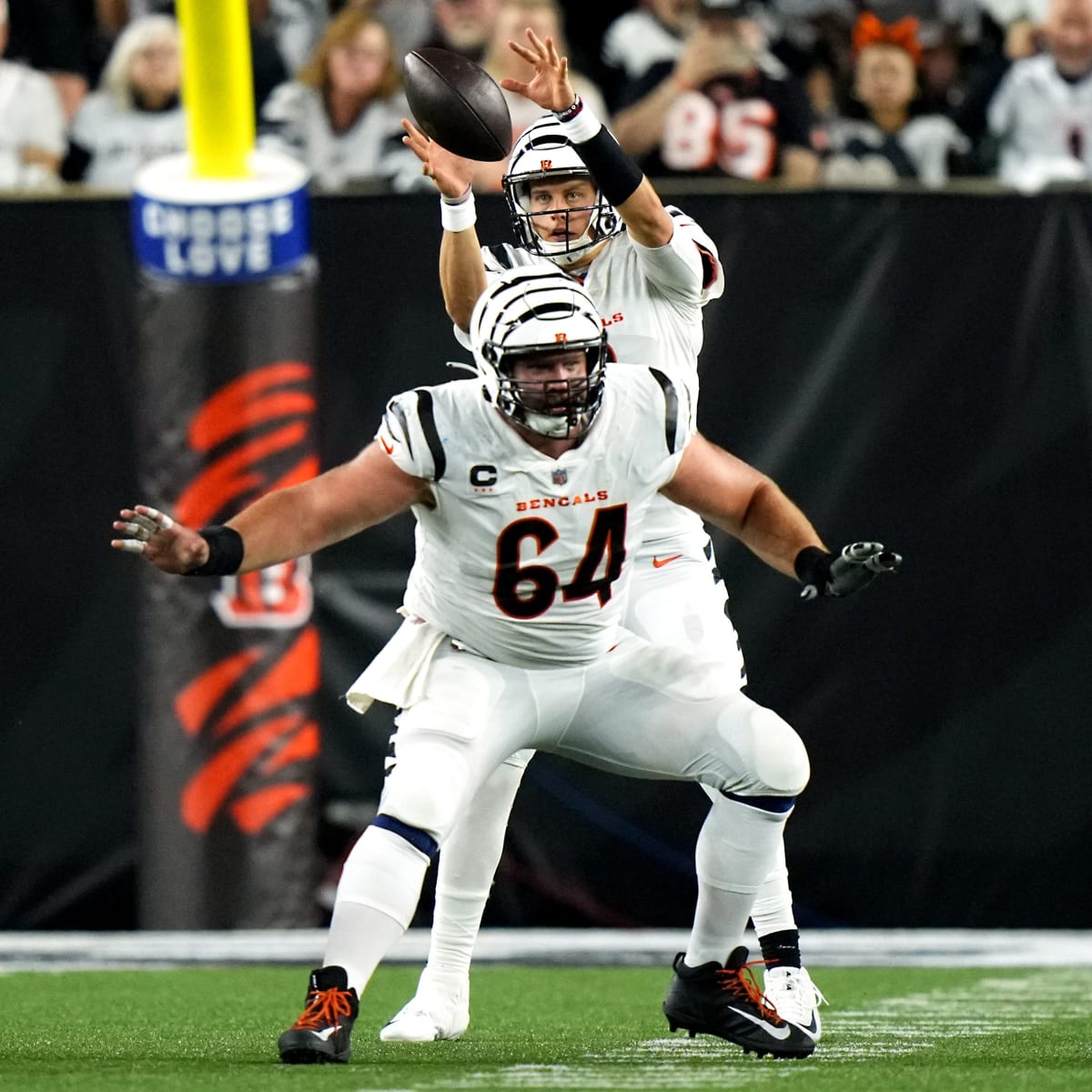 WATCH: Titans' Jeffery Simmons gets involved in fight with Bengals  O-linemen during Week 4 game