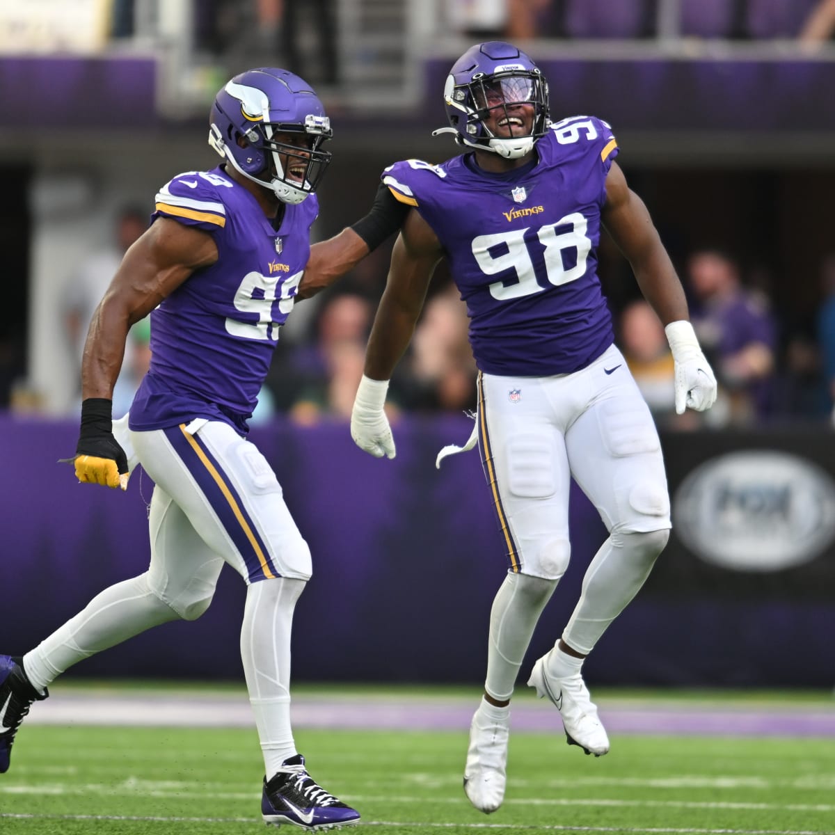 Vikings hold on to beat Panthers 21-13 for 1st win of season