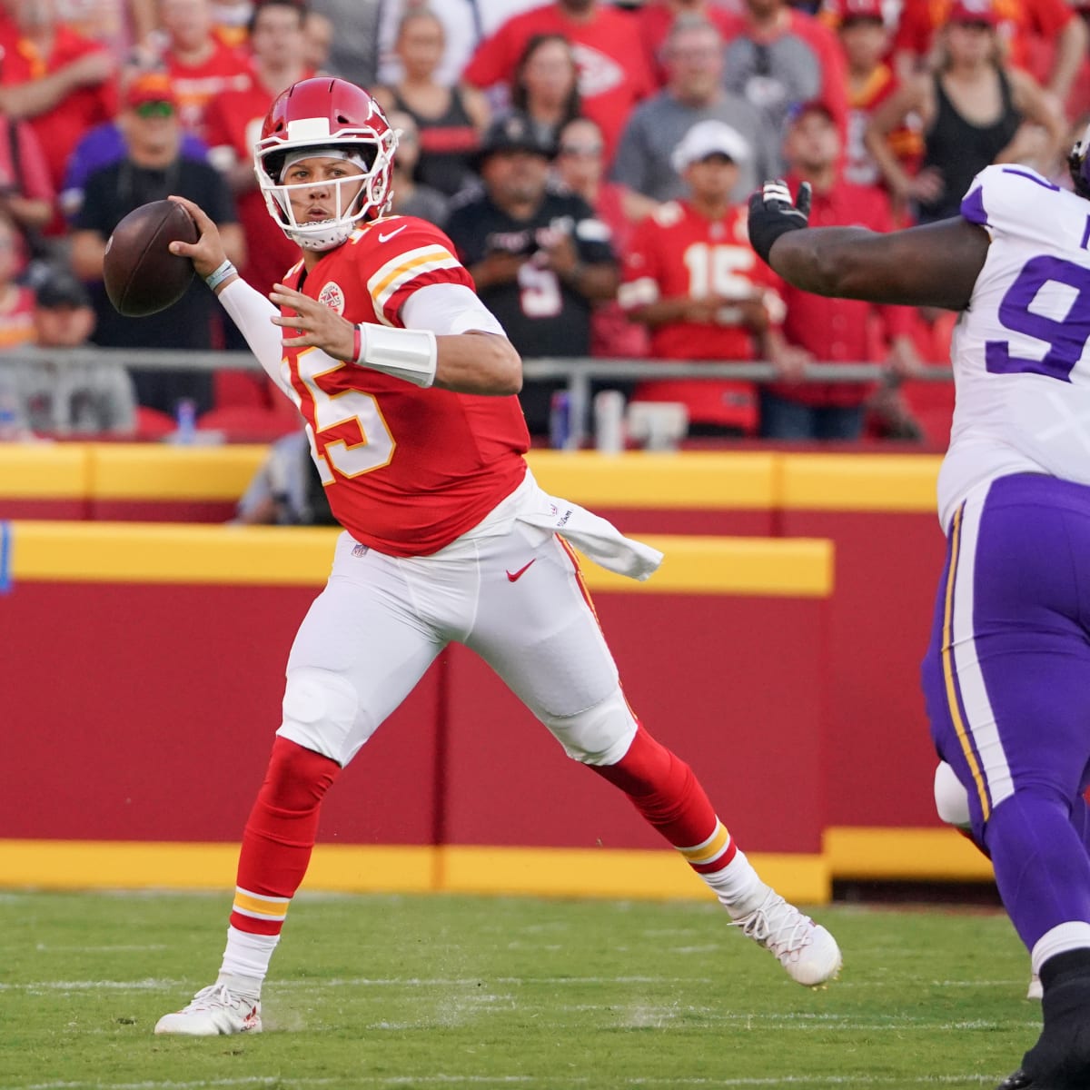 Patrick Mahomes makes history with first career win over Vikings