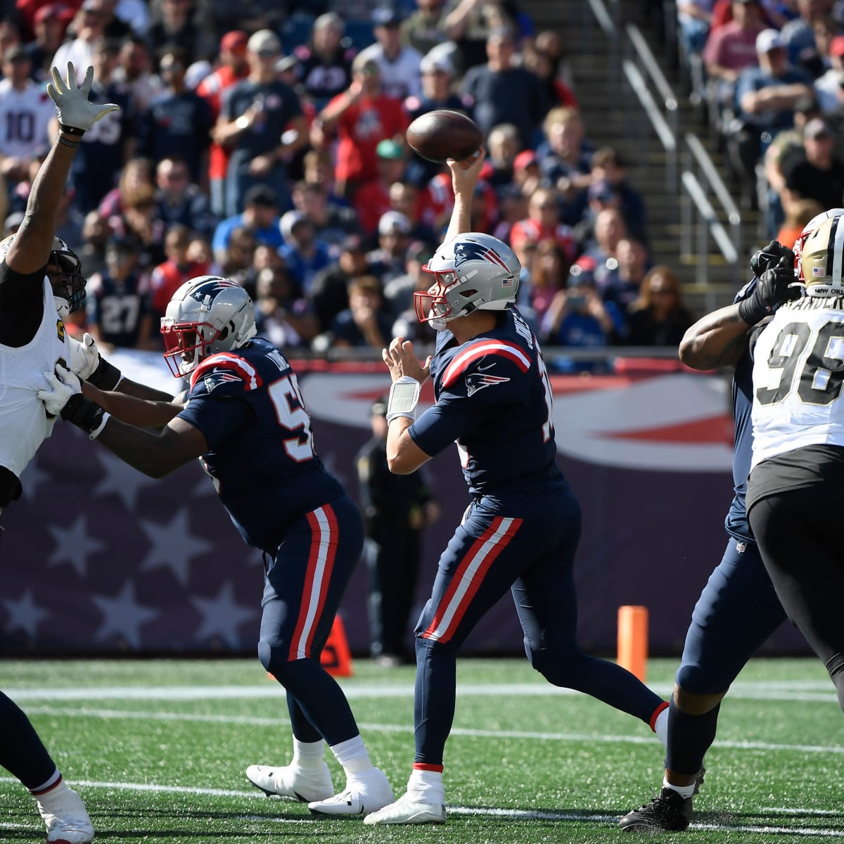 WATCH: NFL legend meets with Saints' WR Chris Olave before TNF - A to Z  Sports