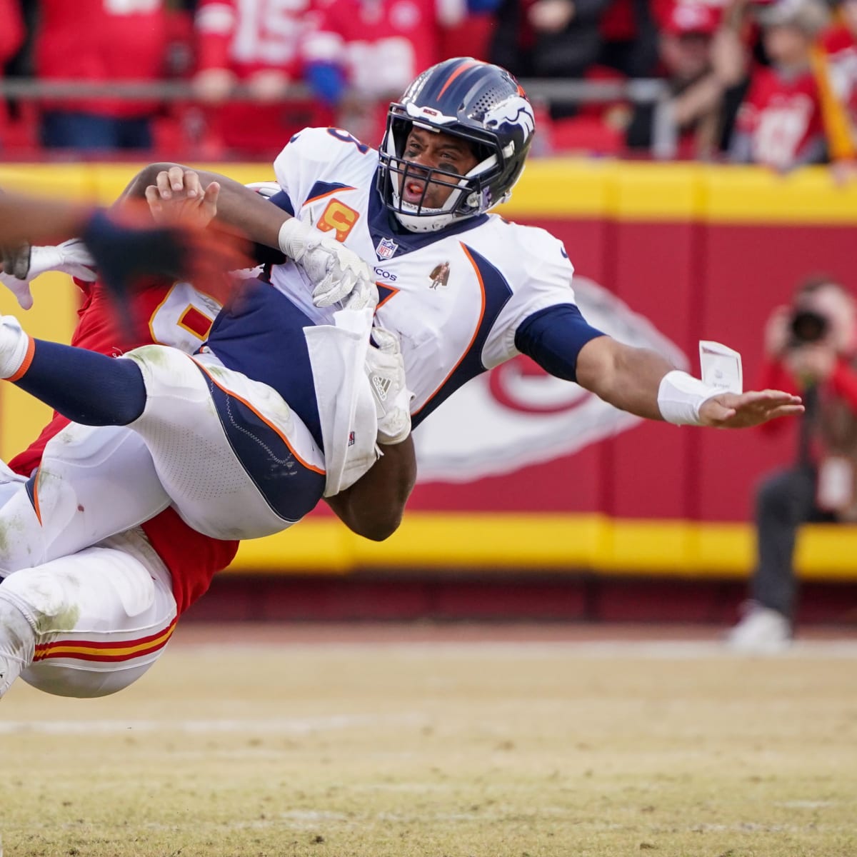 Chiefs favorites on Monday night odds against Broncos 