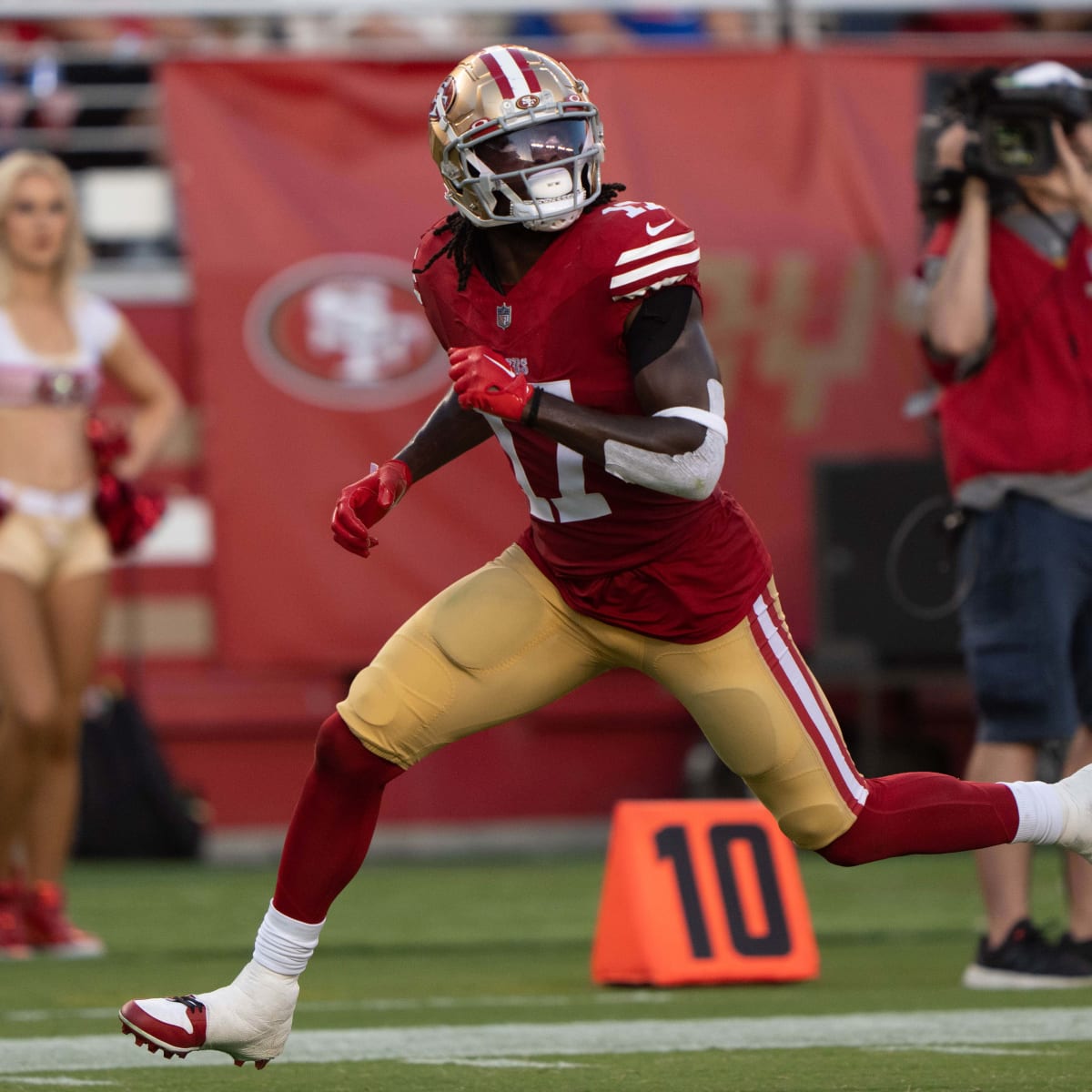 49ers WR Deebo Samuel will miss at least two games with an injured