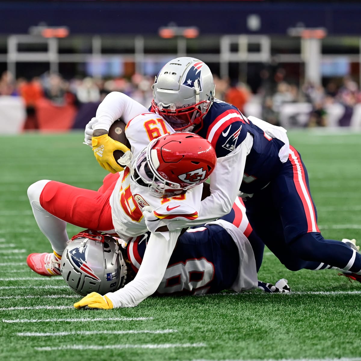 Mahomes stands behind Chiefs WR Toney after costly penalty