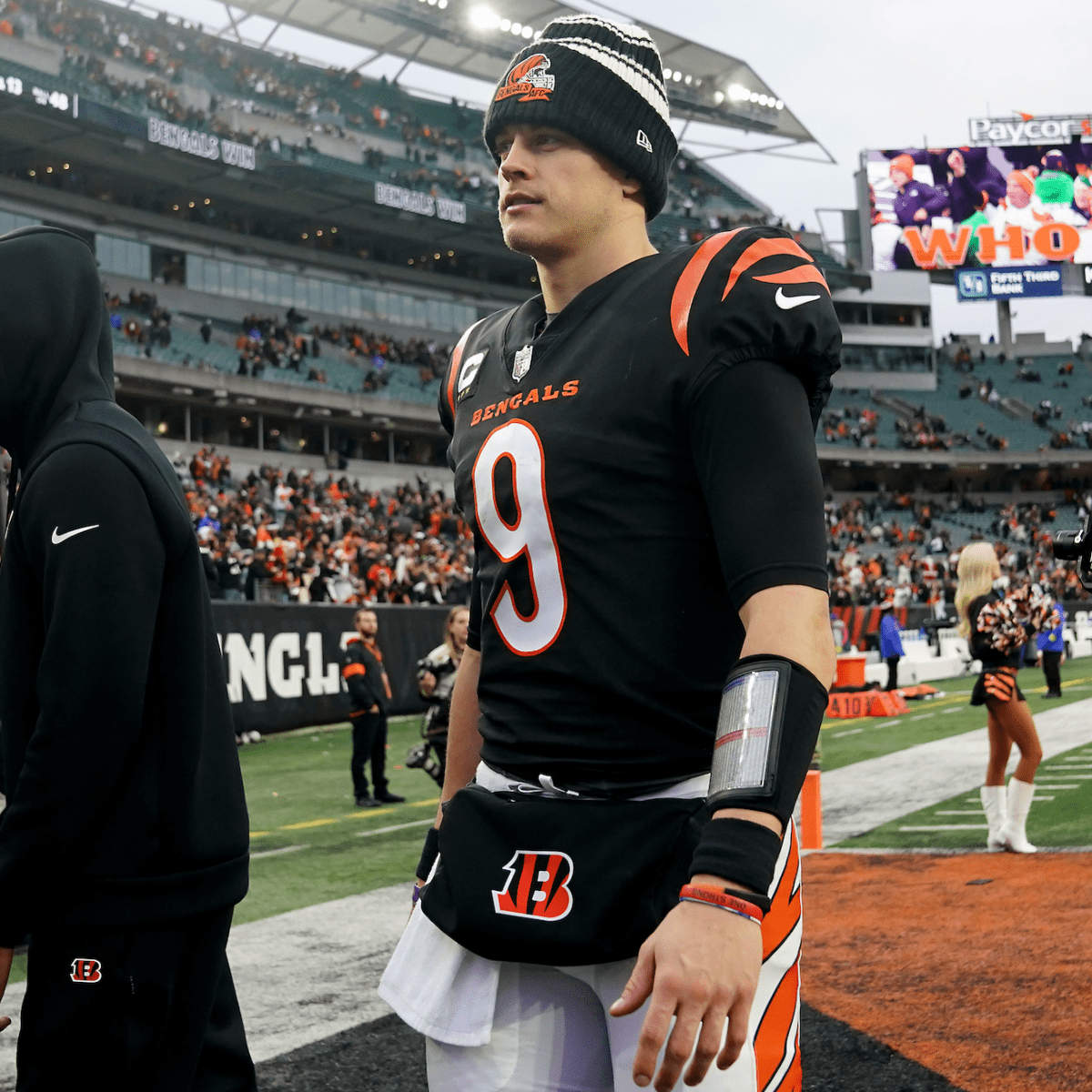 Bro Wanted To Steal Mahomes' Spotlight -- NFL Fans Roast Joe Burrow as  Bengals QB Signs Extension During Thursday Night Football