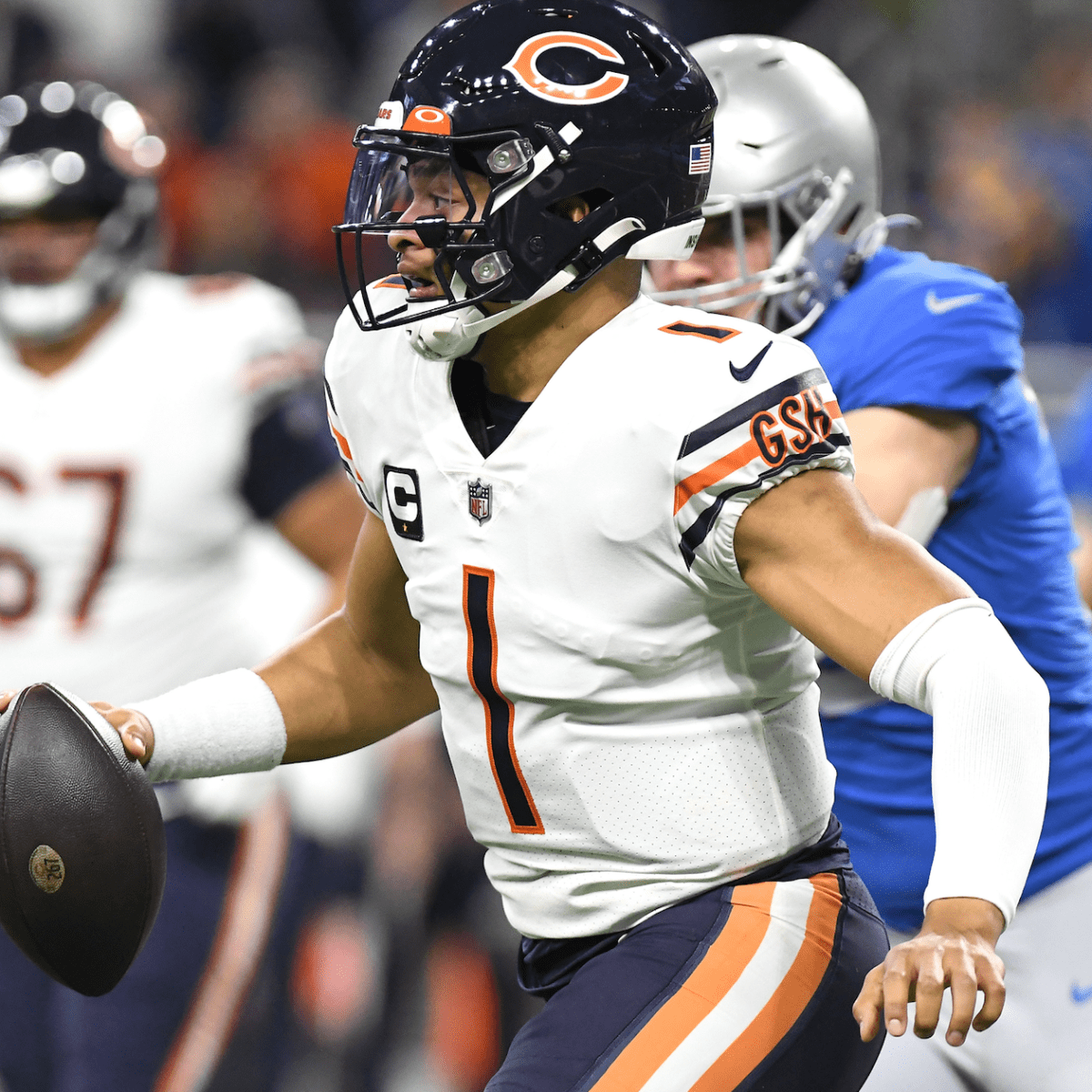 Bears QB Fields rushes for 178 yards in loss to Dolphins