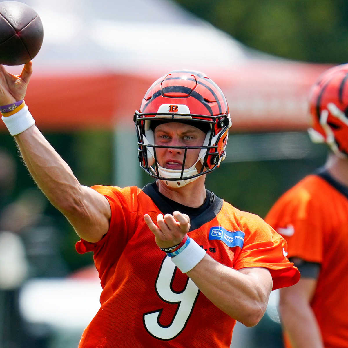 Cincinnati Bengals: Joe Burrow Hilariously Posted Old Selfie to Let Fans  Know He's Back From Injury - Sports Illustrated