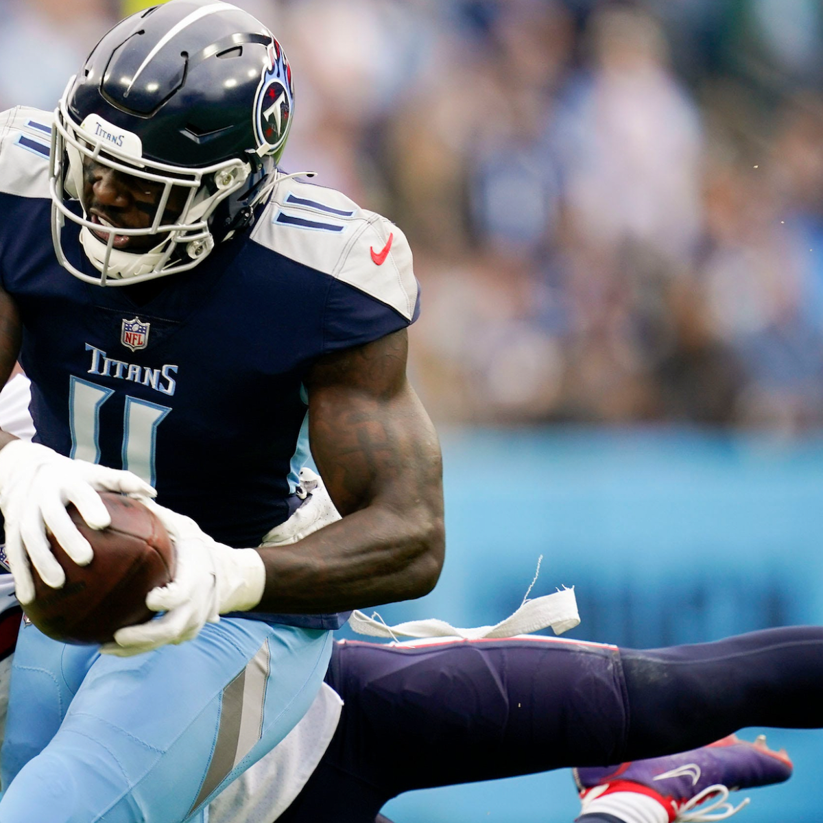 A.J. Brown Knee Trouble Influenced Titans' Trade Decision?