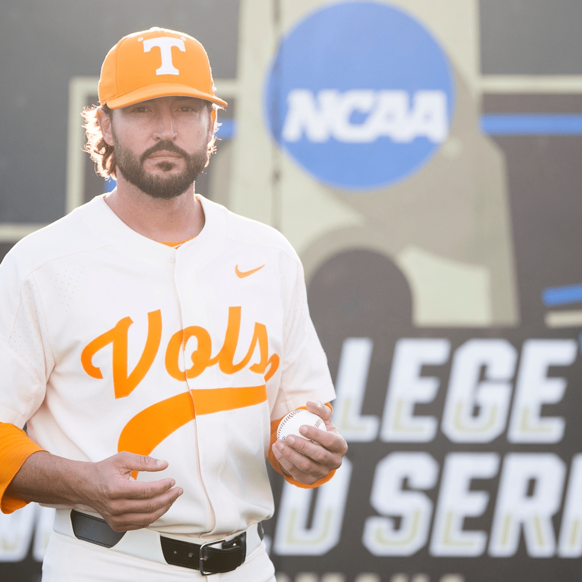 Tennessee baseball coach Tony Vitello goes viral for dugout