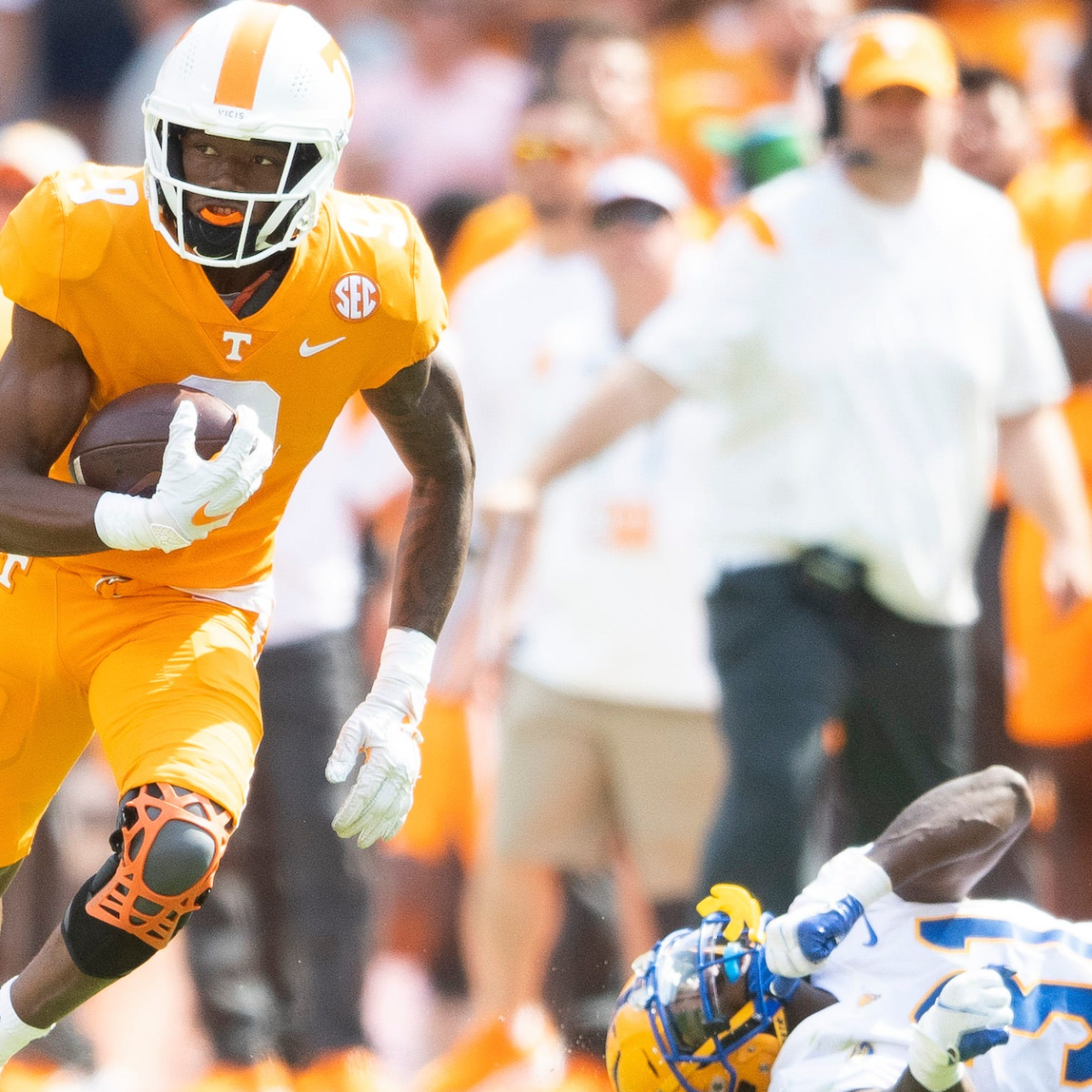 CBS Sports predicts Tennessee Vols' record in 2022 and which games