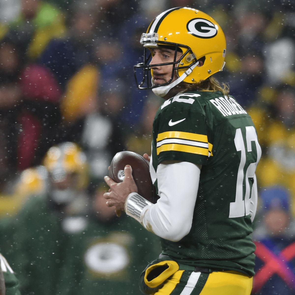 Looks like Aaron's whole family was at Lambeau last night (via Luke  Rodgers' fiance's Insta) : r/GreenBayPackers