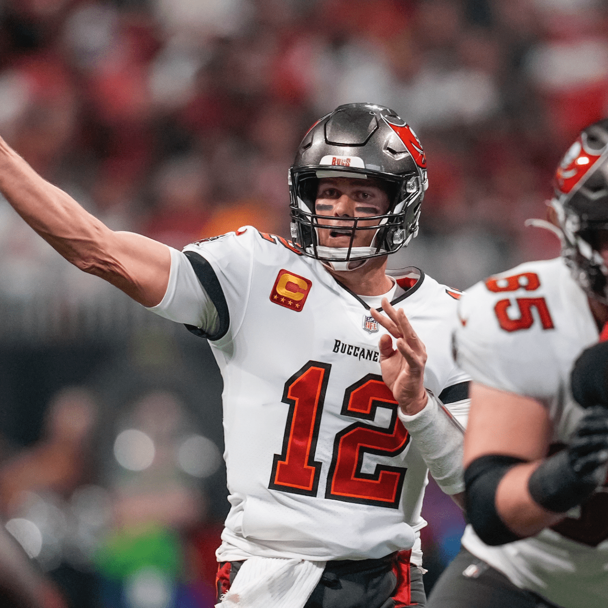 Ryan Jensen, free-agent center, re-signs as Tom Brady returns to Bucs