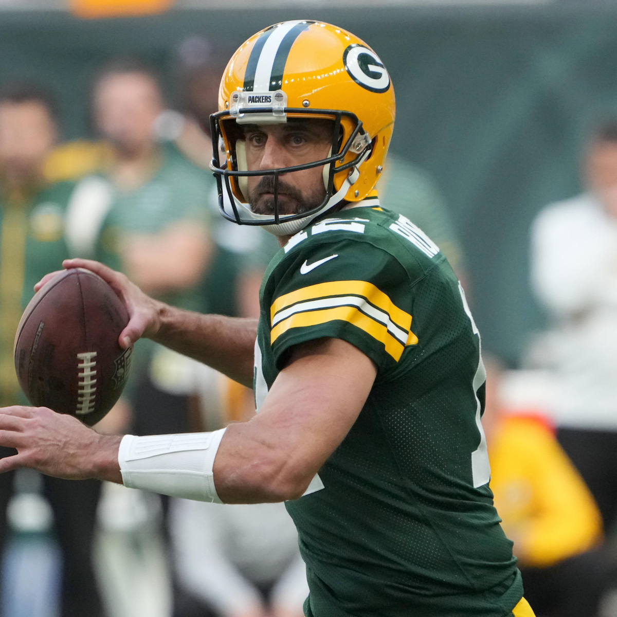 Los Angeles, CA, USA. 28th Oct, 2018. Green Bay Packers quarterback Aaron  Rodgers #12 wearing Crucial Catch hat during the NFL Green Bay Packers vs  Los Angeles Rams at the Los Angeles