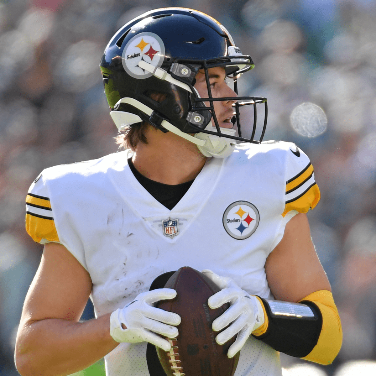 Pittsburgh Steelers: Kenny Pickett Is Starting To Show He's A Franchise  Quarterback