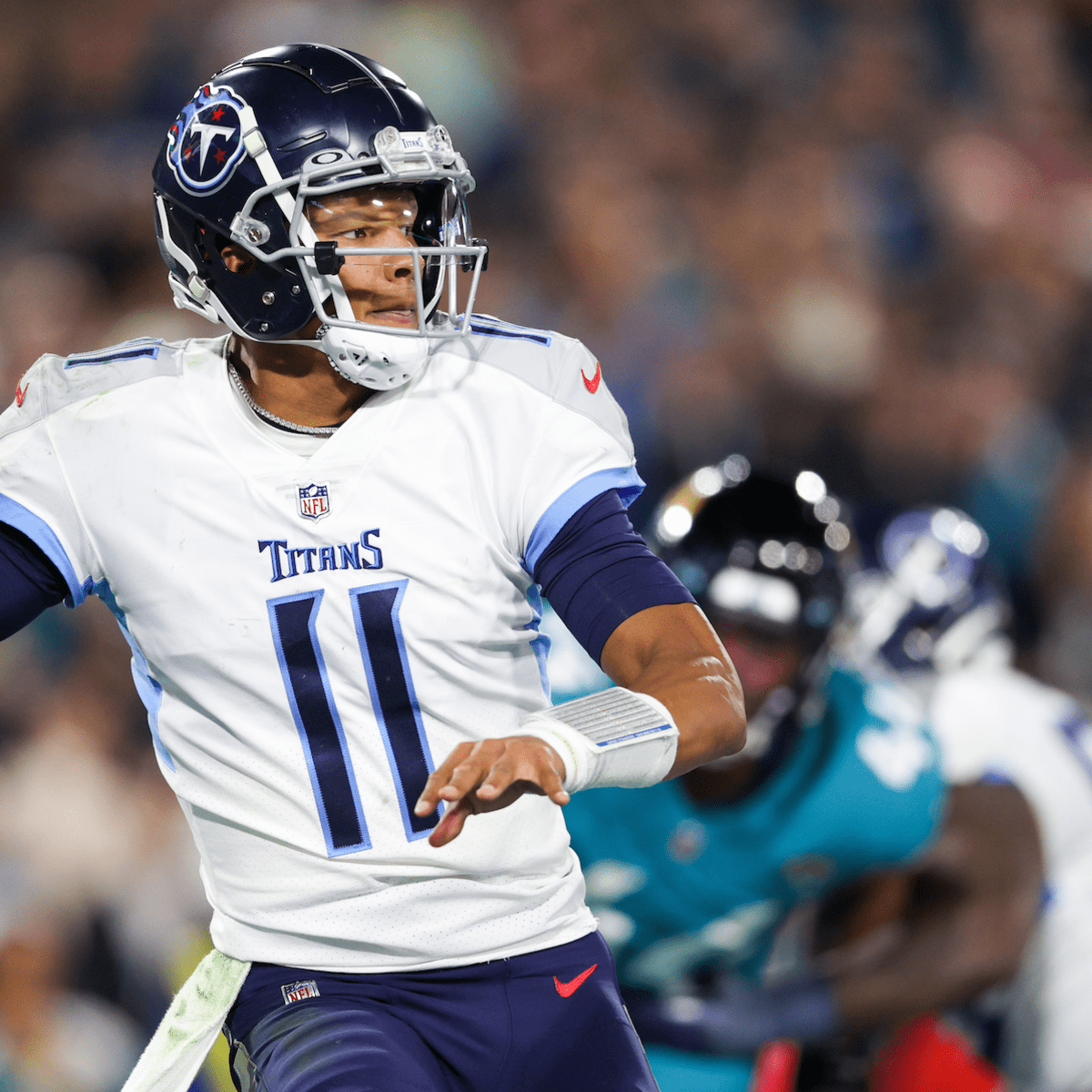 QB Josh Dobbs threw a TD pass for the @titans tonight & the TNF broadcast  showed his parents. This was their reaction. 