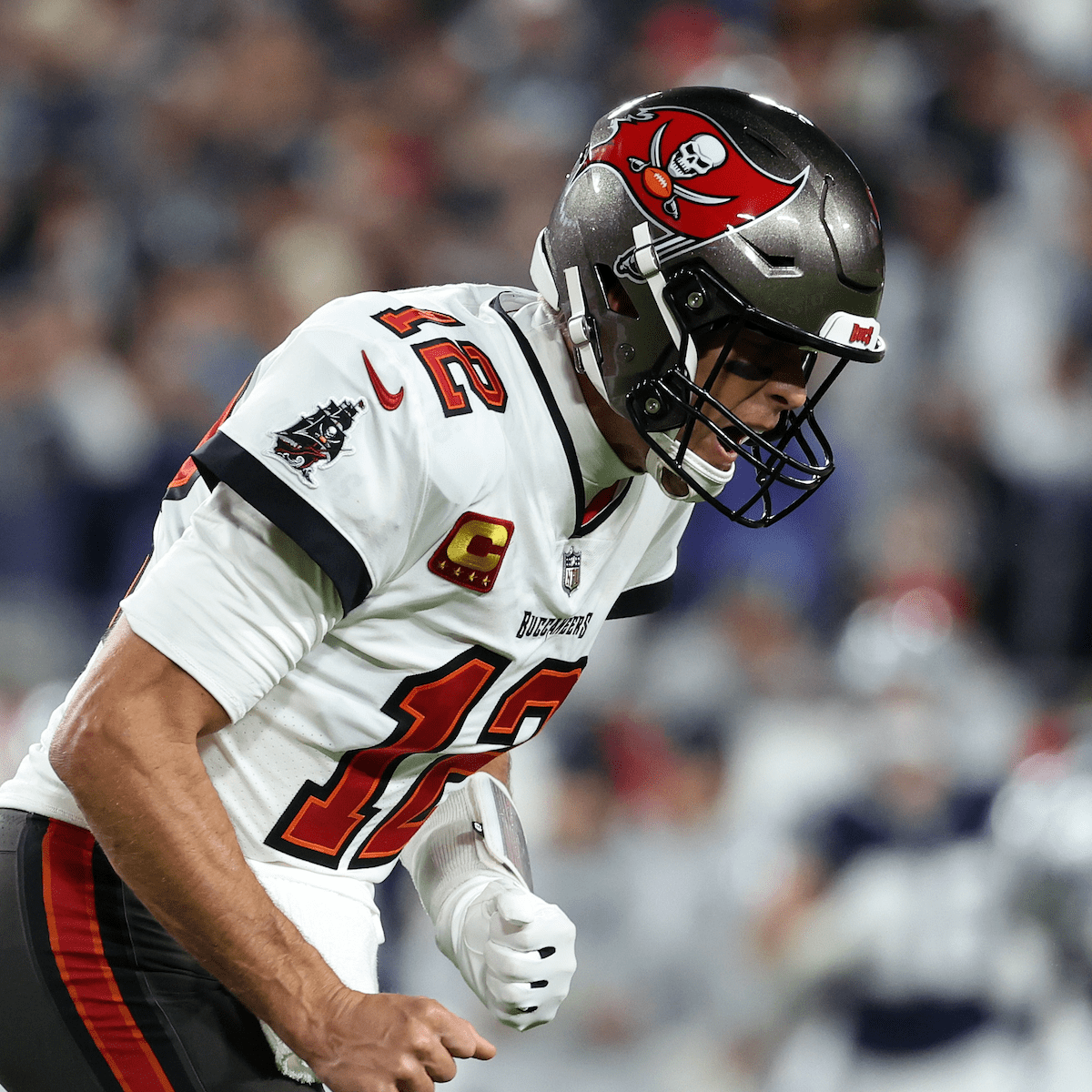 Tom Brady announces return to Bucs after short retirement