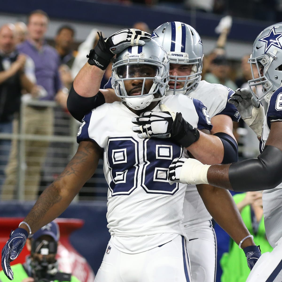 Dallas cowboys hot sale sign dez bryant