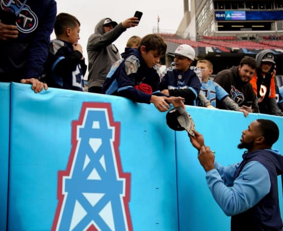 Tennessee Titans Will Wear Oilers Throwbacks Jerseys in These Two Games -  Sports Illustrated Tennessee Titans News, Analysis and More