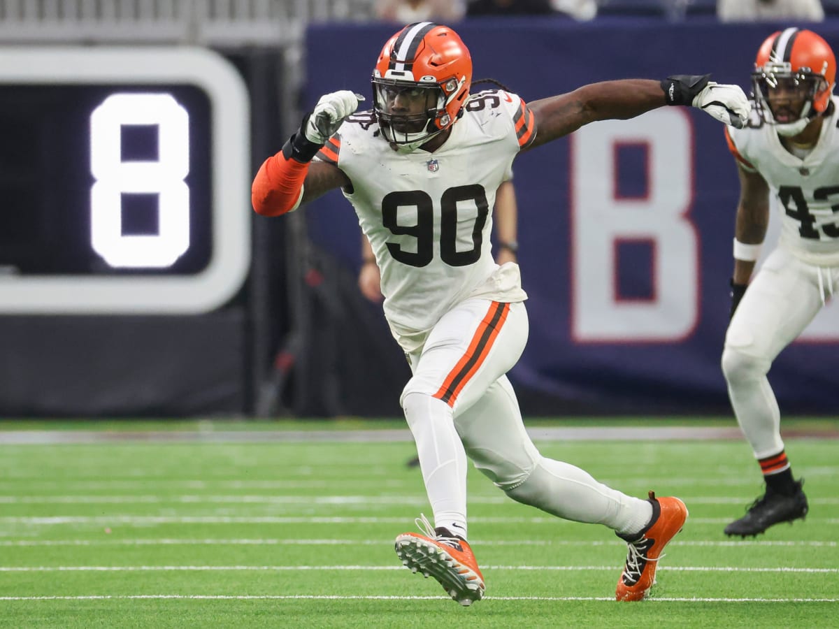 Browns' Jadeveon Clowney emotional in first game back in Houston